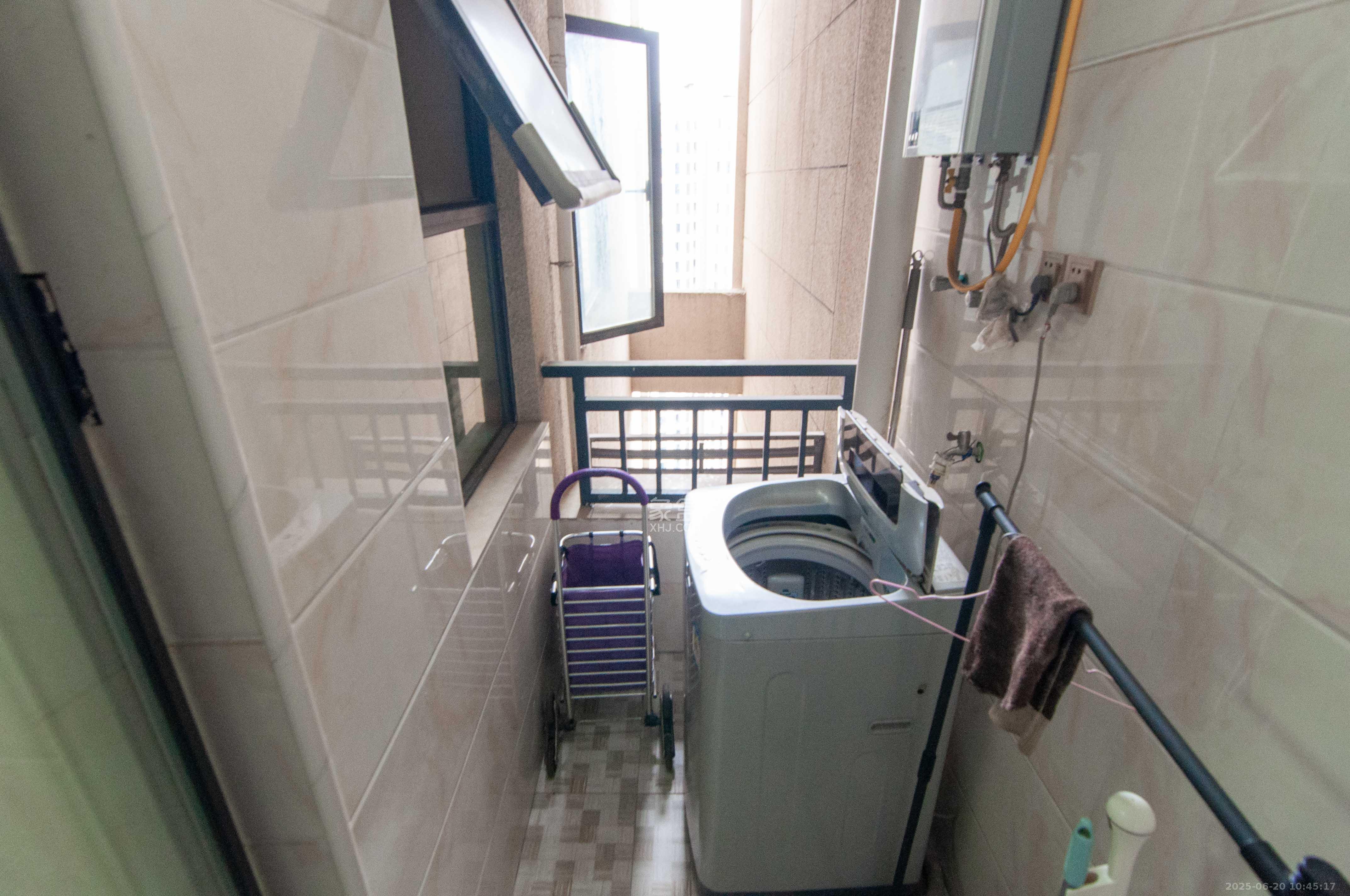 中海梅溪湖壹号 3室2厅1卫 130.0万 中海梅溪湖壹号 3室2厅1卫 130.0万厨房