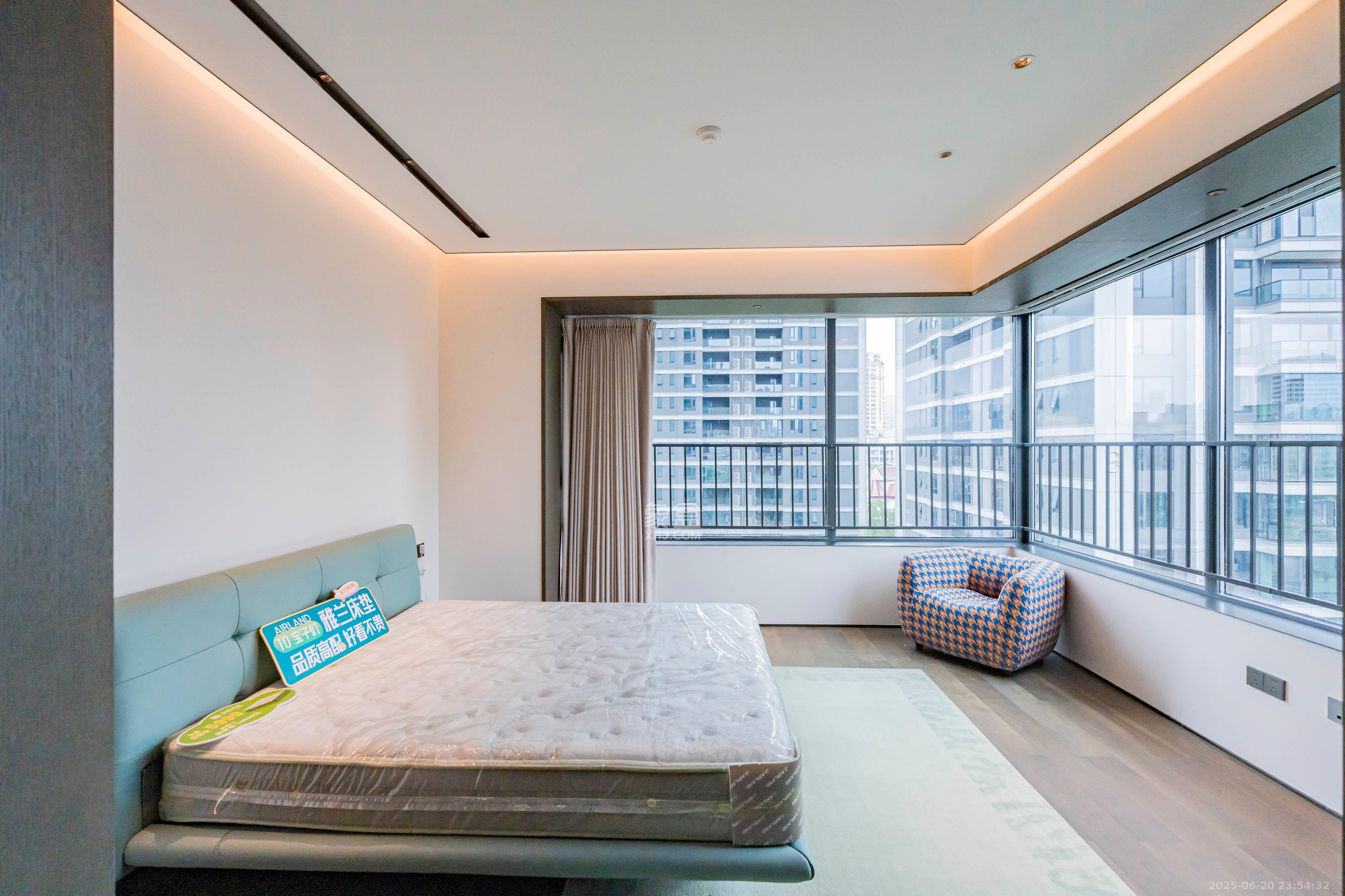 万科瑧湾汇  4室2厅3卫    568.0万 万科瑧湾汇  4室2厅3卫    568.0万卧室