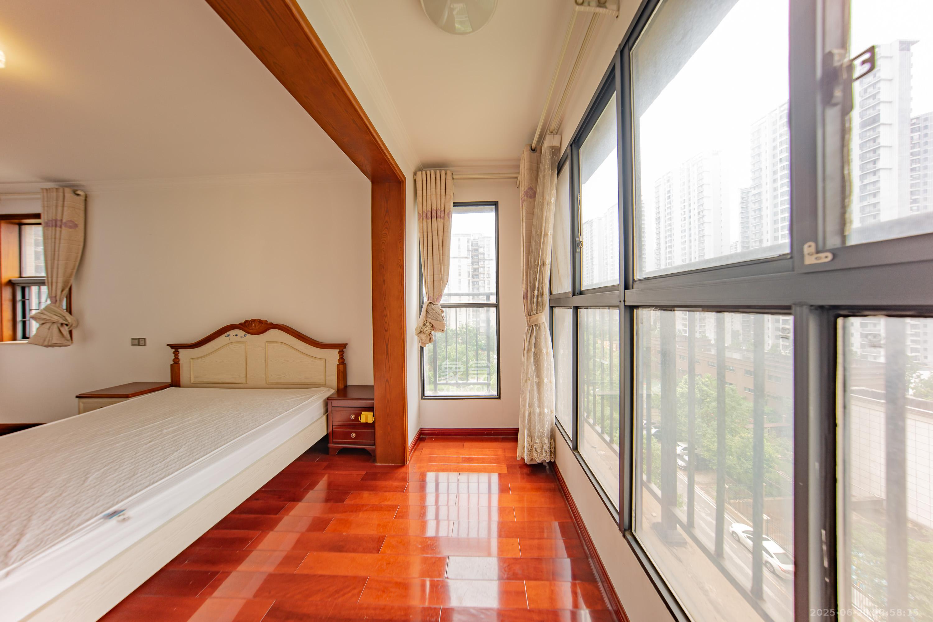 中建麓山和苑  3室2厅2卫    84.0万 中建麓山和苑  3室2厅2卫    84.0万阳台