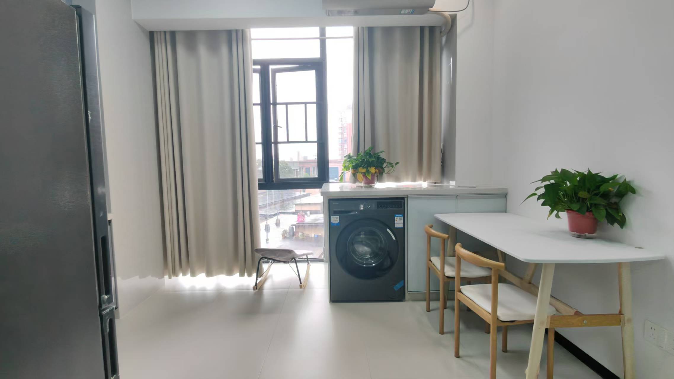 保利香槟国际 1室1厅1卫 1600.0元/月 保利香槟国际 1室1厅1卫 1600.0元/月室内图