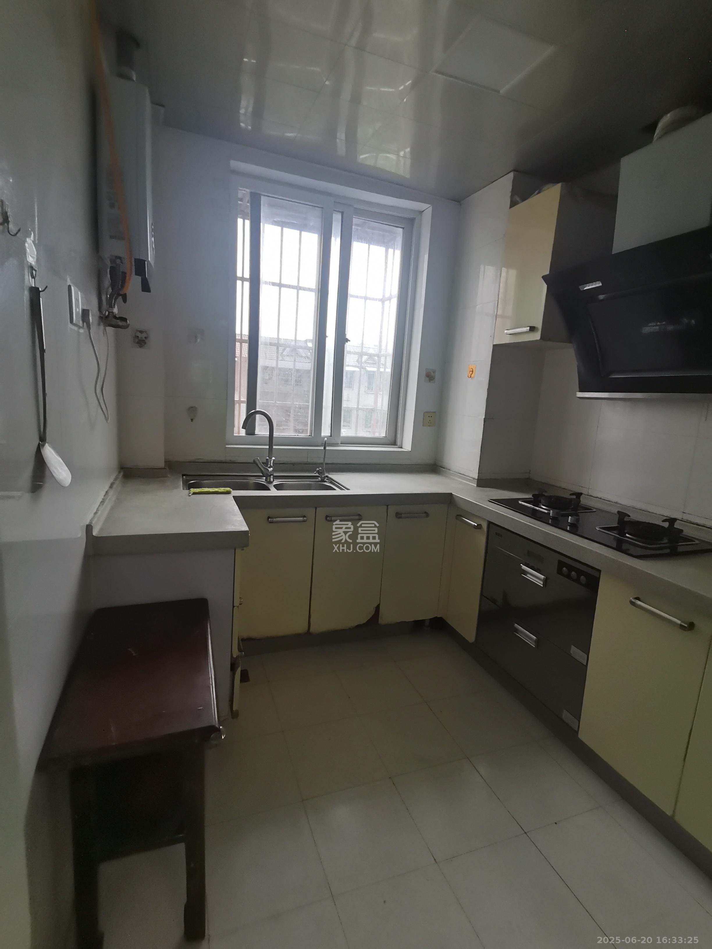 一品东庭  3室2厅1卫    2500.0元/月 一品东庭  3室2厅1卫    2500.0元/月室内图