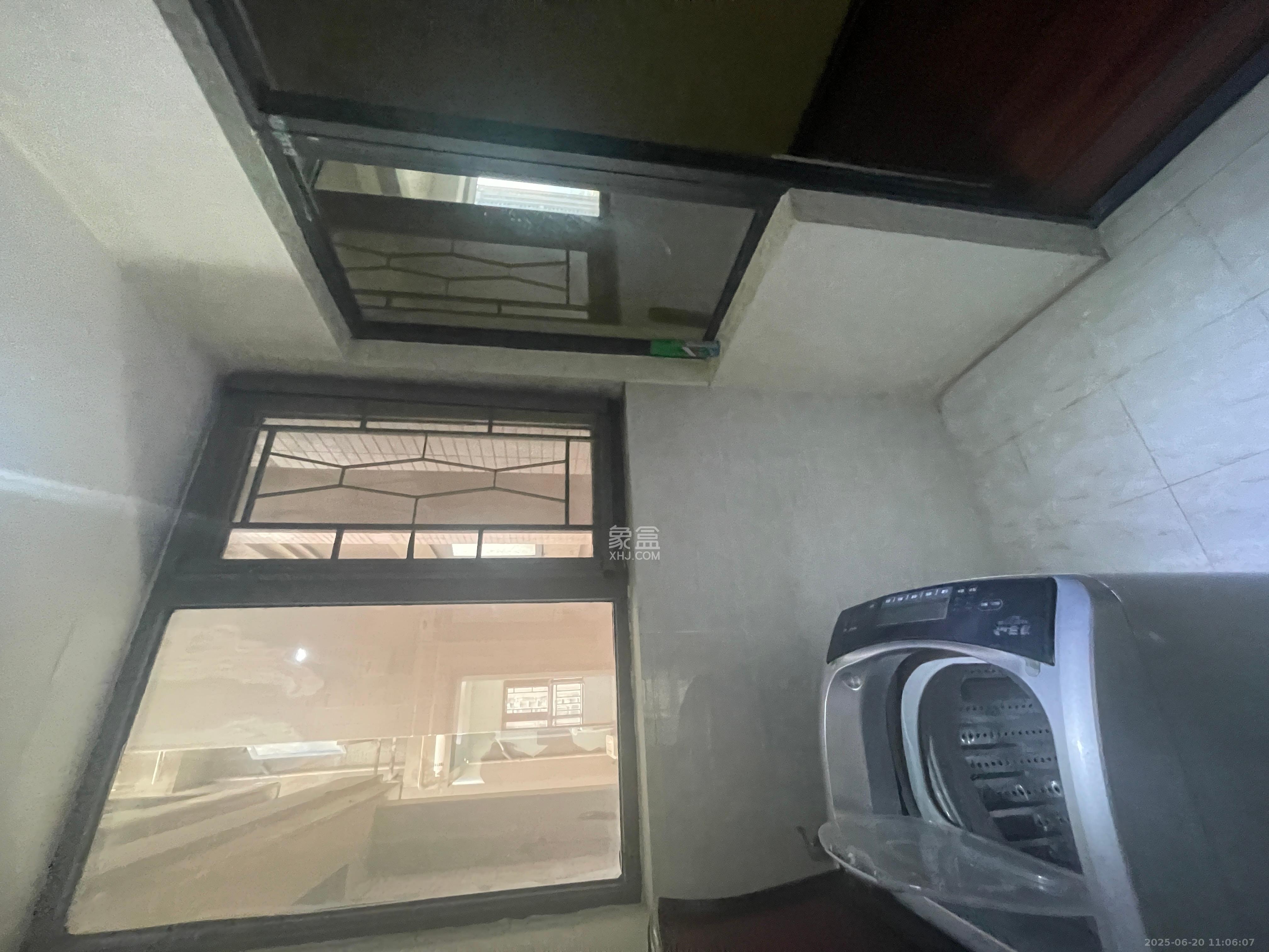 双湾国际(湘江御景花园)  3室2厅2卫    2800.0元/月 双湾国际(湘江御景花园)  3室2厅2卫    2800.0元/月