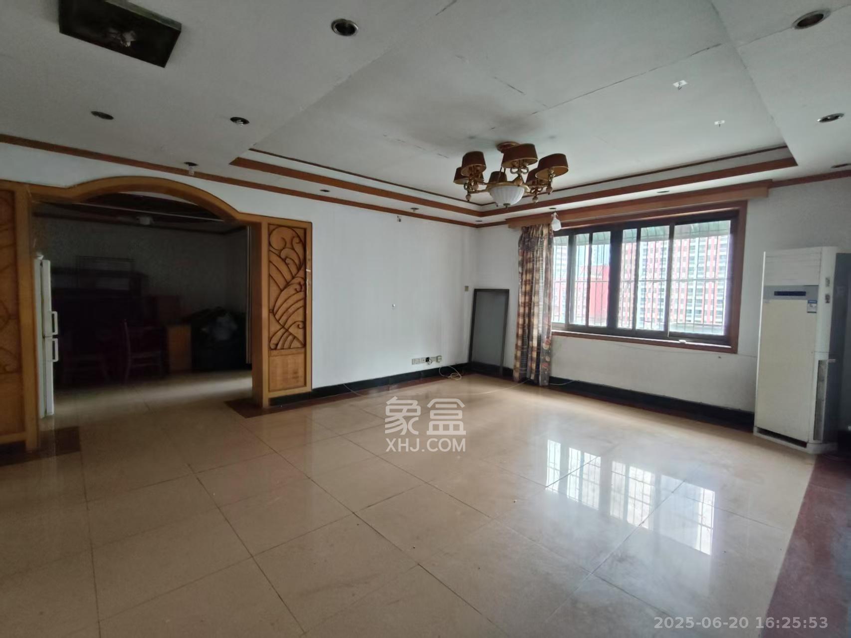 新湘路社区 3室2厅2卫 2400.0元/月 新湘路社区 3室2厅2卫 2400.0元/月室内图