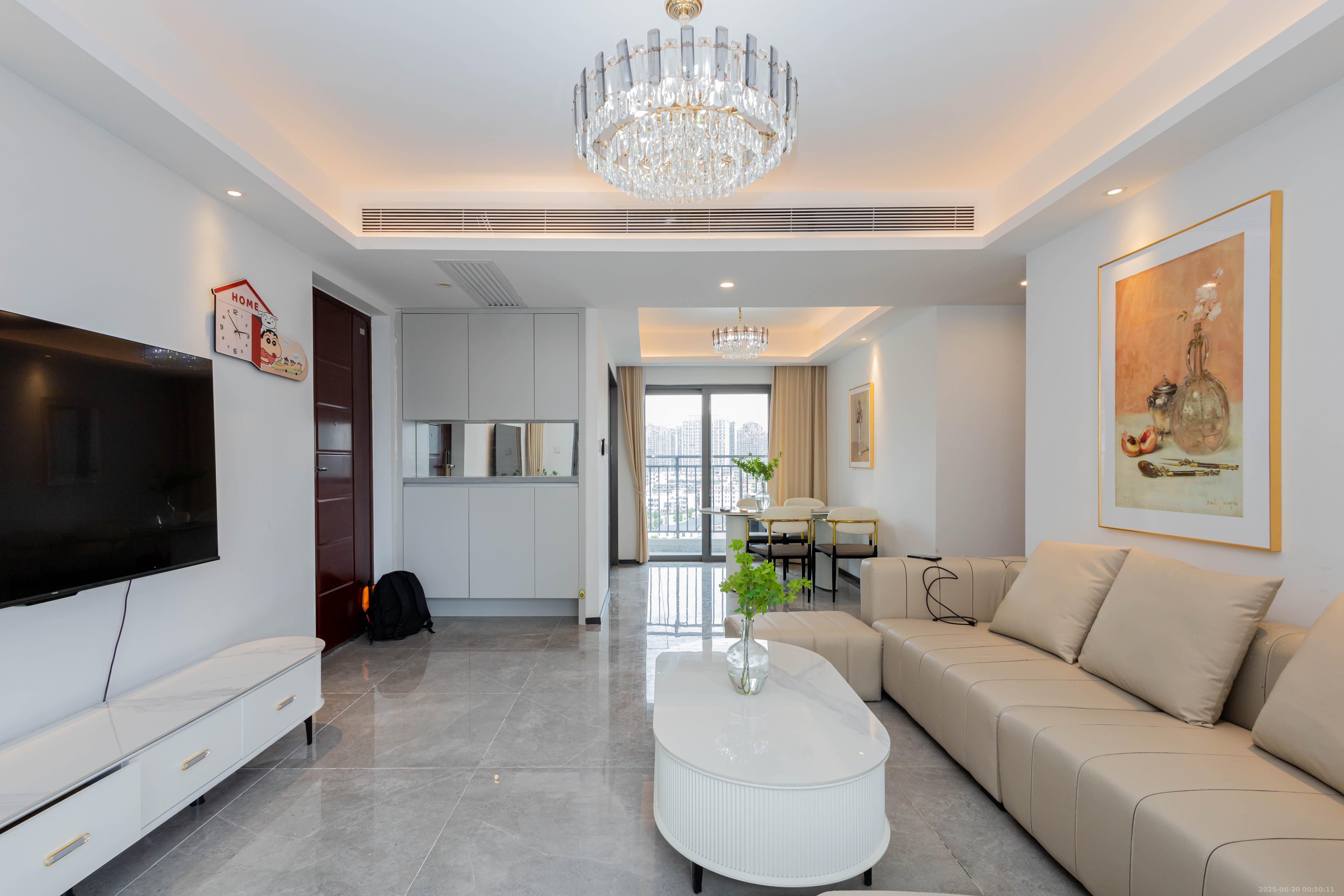 佳兆业滨江四季 4室2厅2卫 150.0万 佳兆业滨江四季 4室2厅2卫 150.0万客厅