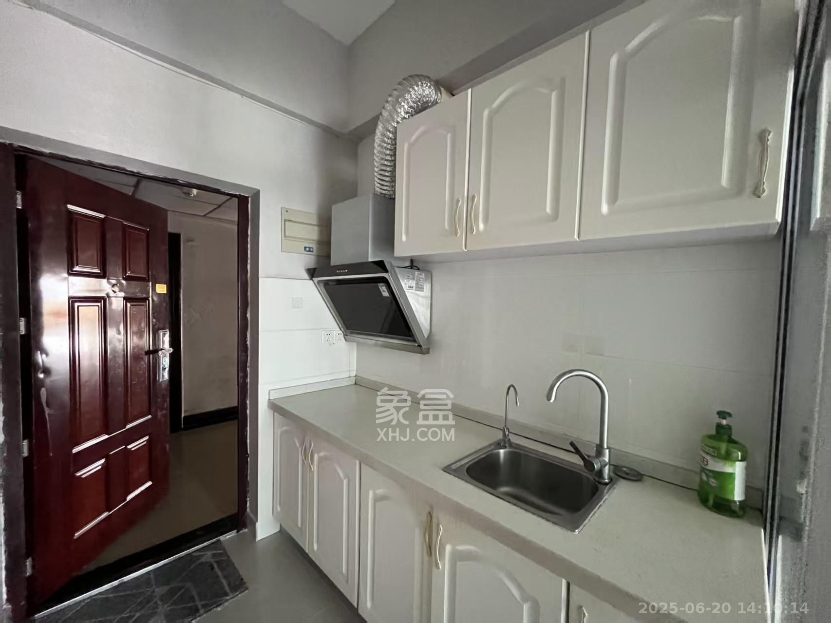 鸿飞大厦 1室1厅1卫 2500.0元/月 鸿飞大厦 1室1厅1卫 2500.0元/月室内图