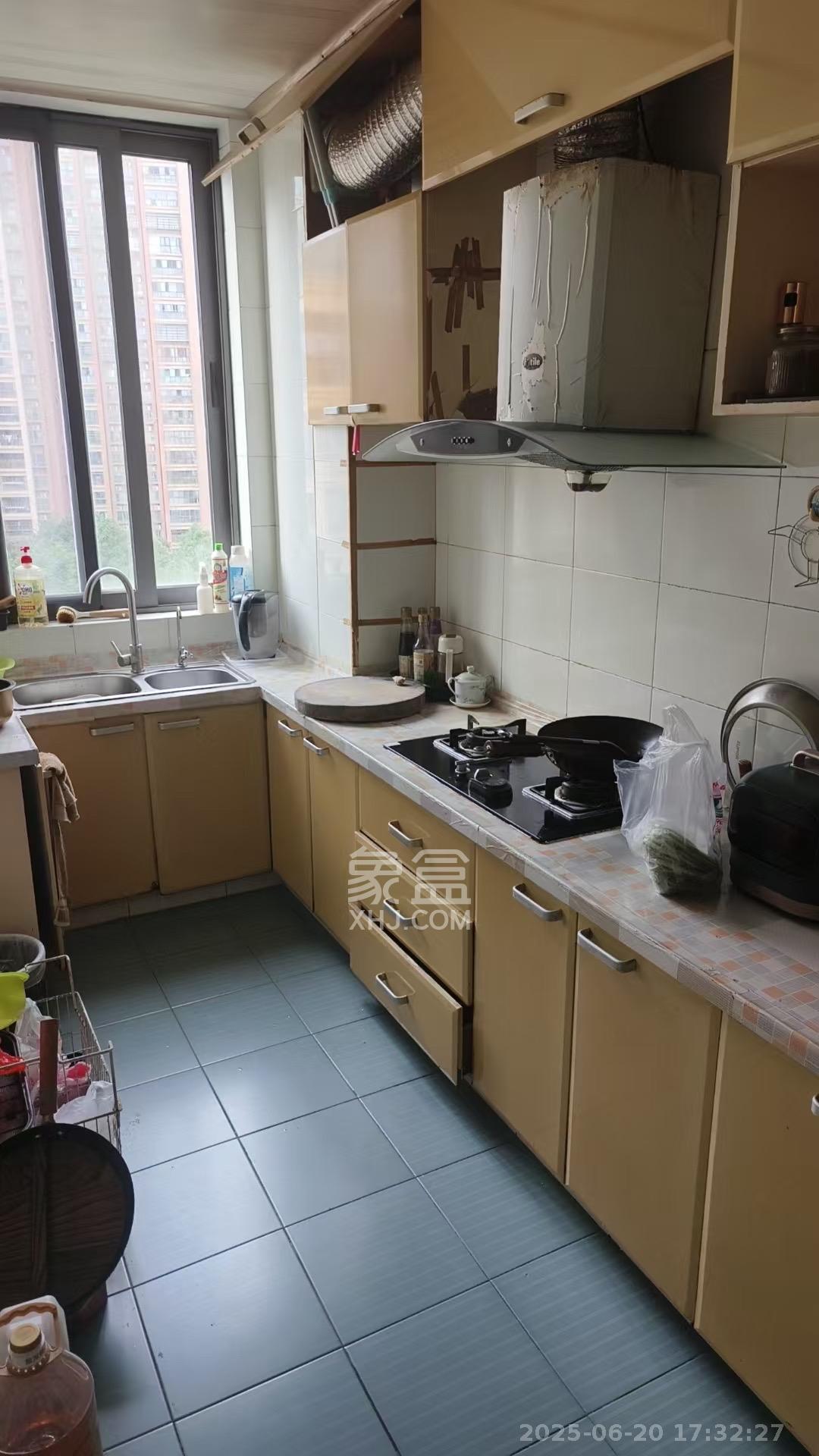 上海城小区  3室2厅1卫   2400.00元/月室内图