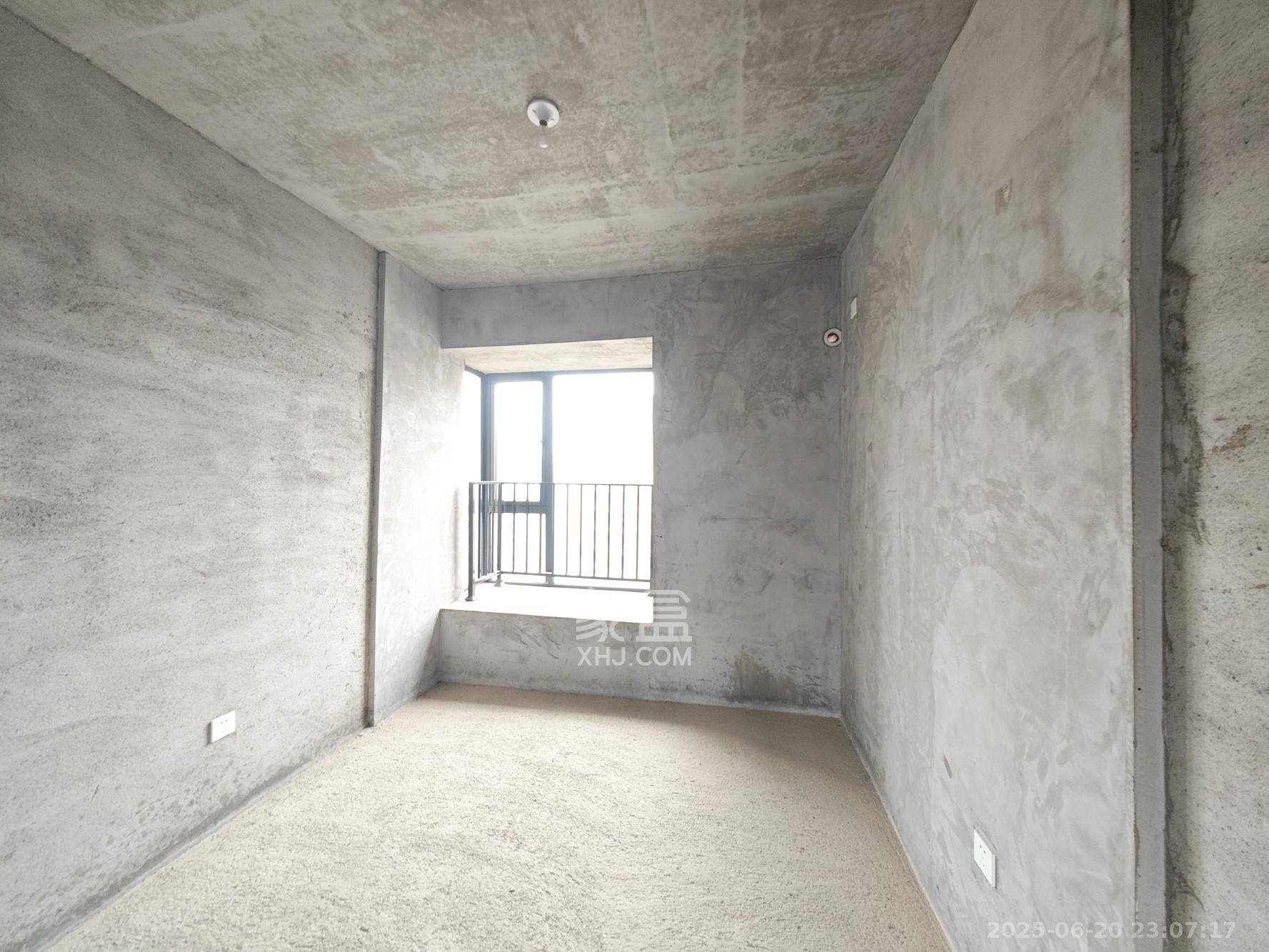 中建嘉和城  4室2厅2卫   125.00万卧室