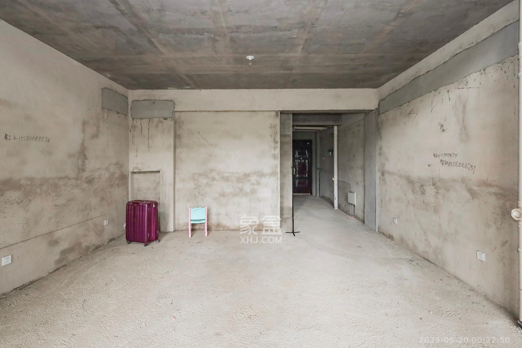 芙蓉别墅山庄(嘉湘华庭)  5室3厅5卫    558.0万 芙蓉别墅山庄(嘉湘华庭)  5室3厅5卫    558.0万其他