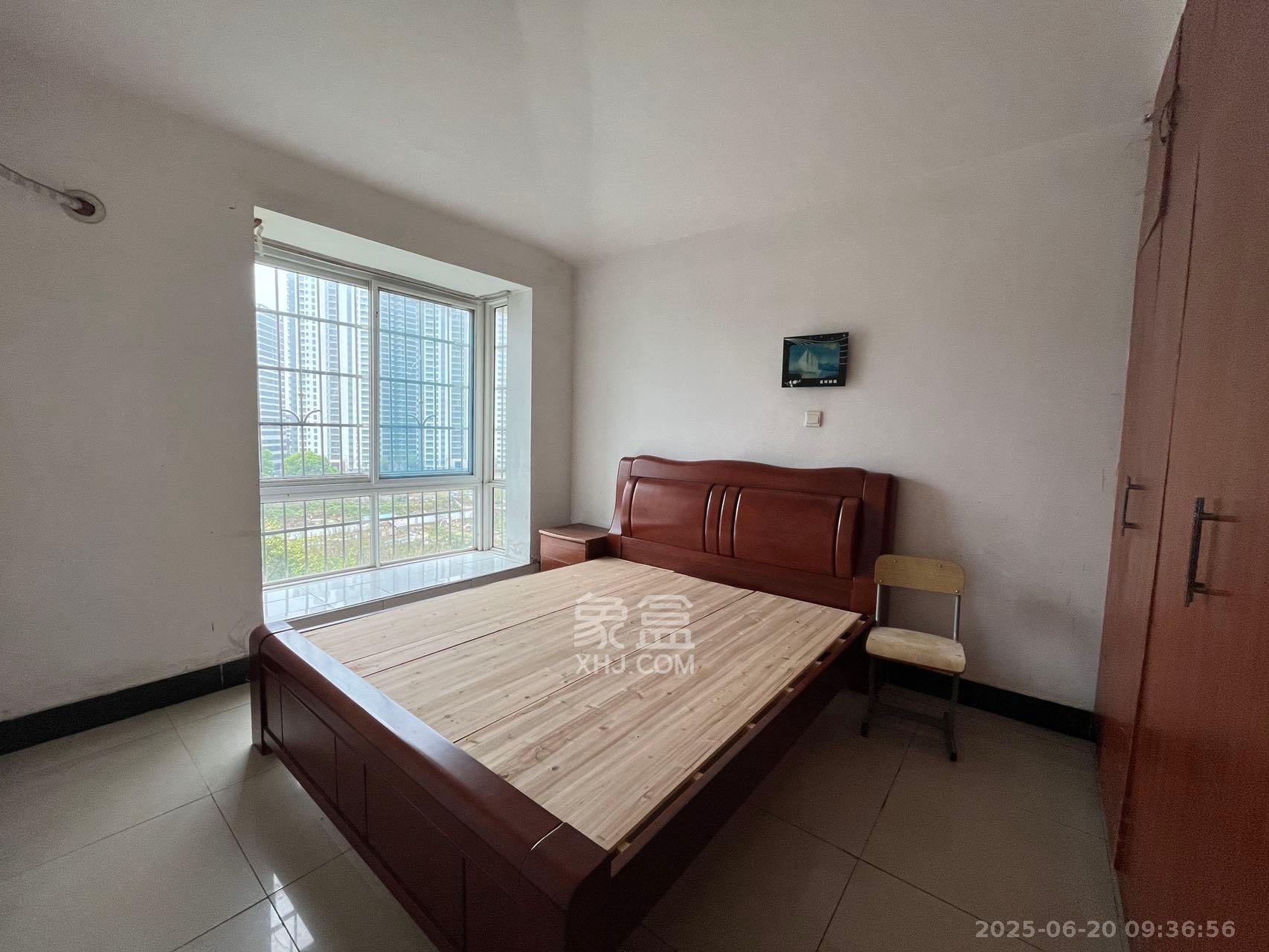 恩瑞麓山名园(龙王港小区) 3室2厅2卫 1700.0元/月 恩瑞麓山名园(龙王港小区) 3室2厅2卫 1700.0元/月室内图