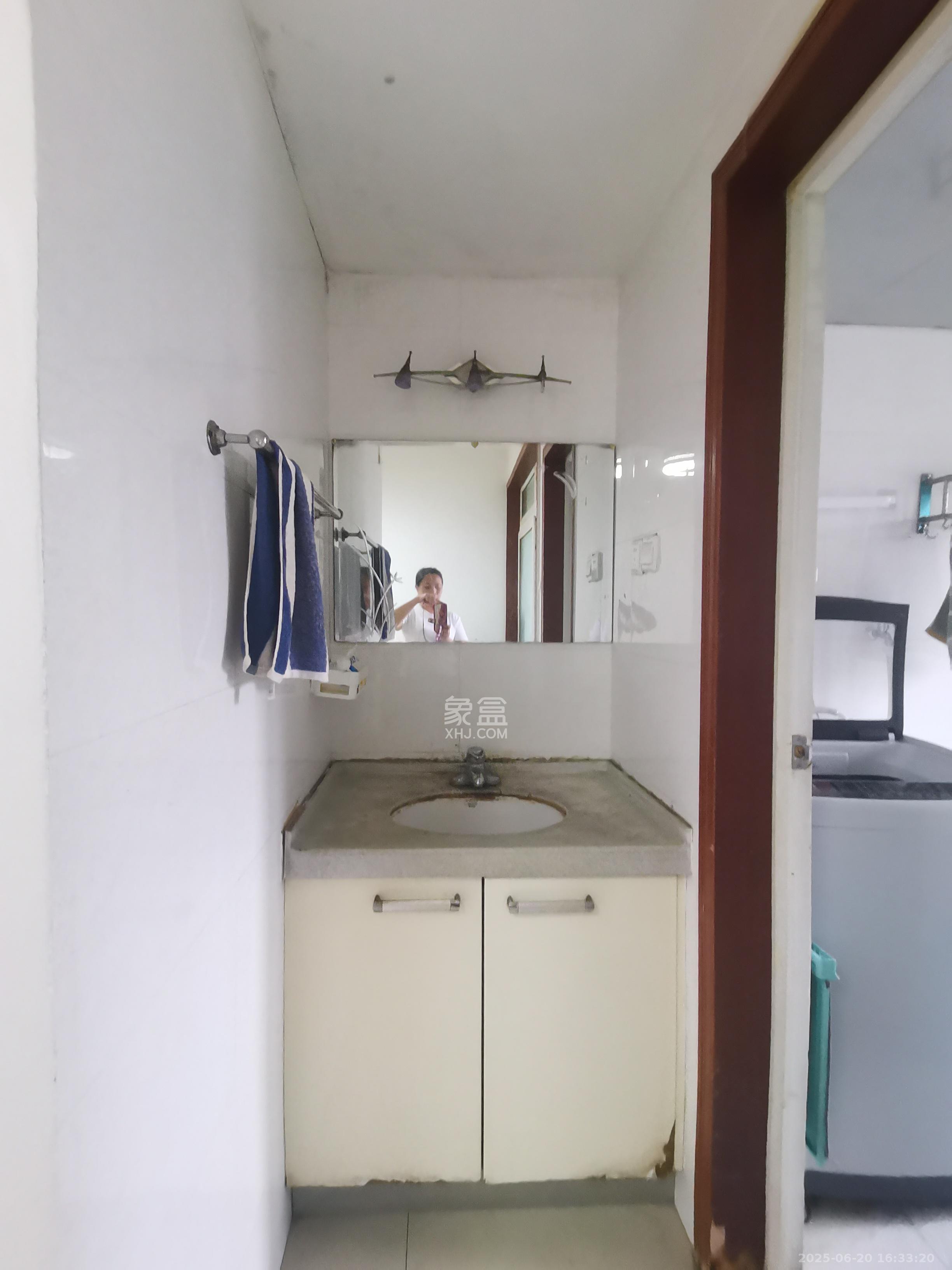 一品东庭  3室2厅1卫    2500.0元/月 一品东庭  3室2厅1卫    2500.0元/月室内图