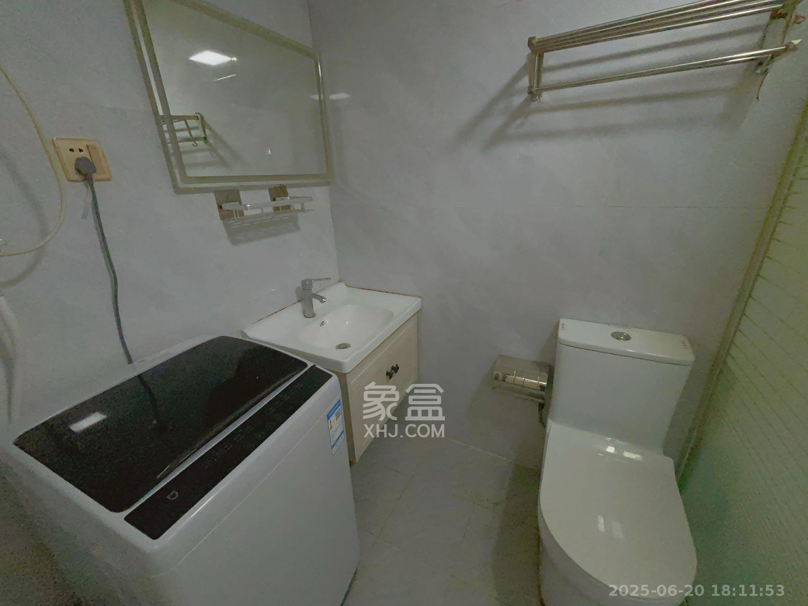 佳程C+公寓  1室1厅1卫    2350.0元/月室内图