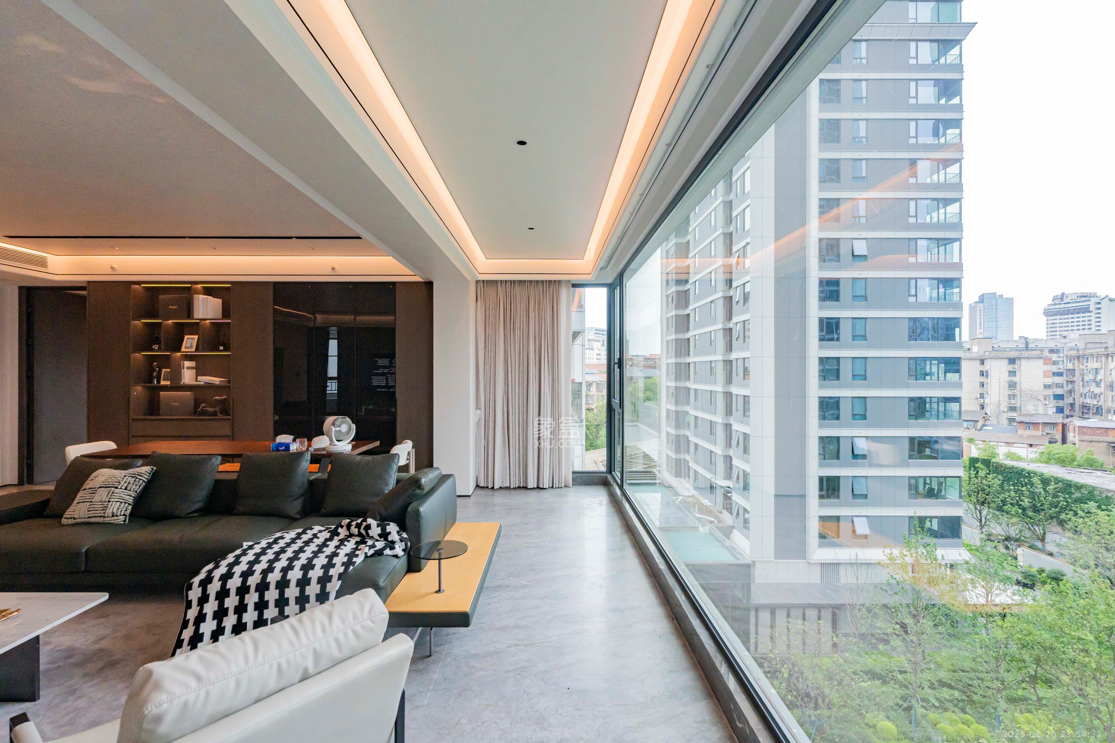 万科瑧湾汇  4室2厅3卫    568.0万 万科瑧湾汇  4室2厅3卫    568.0万阳台