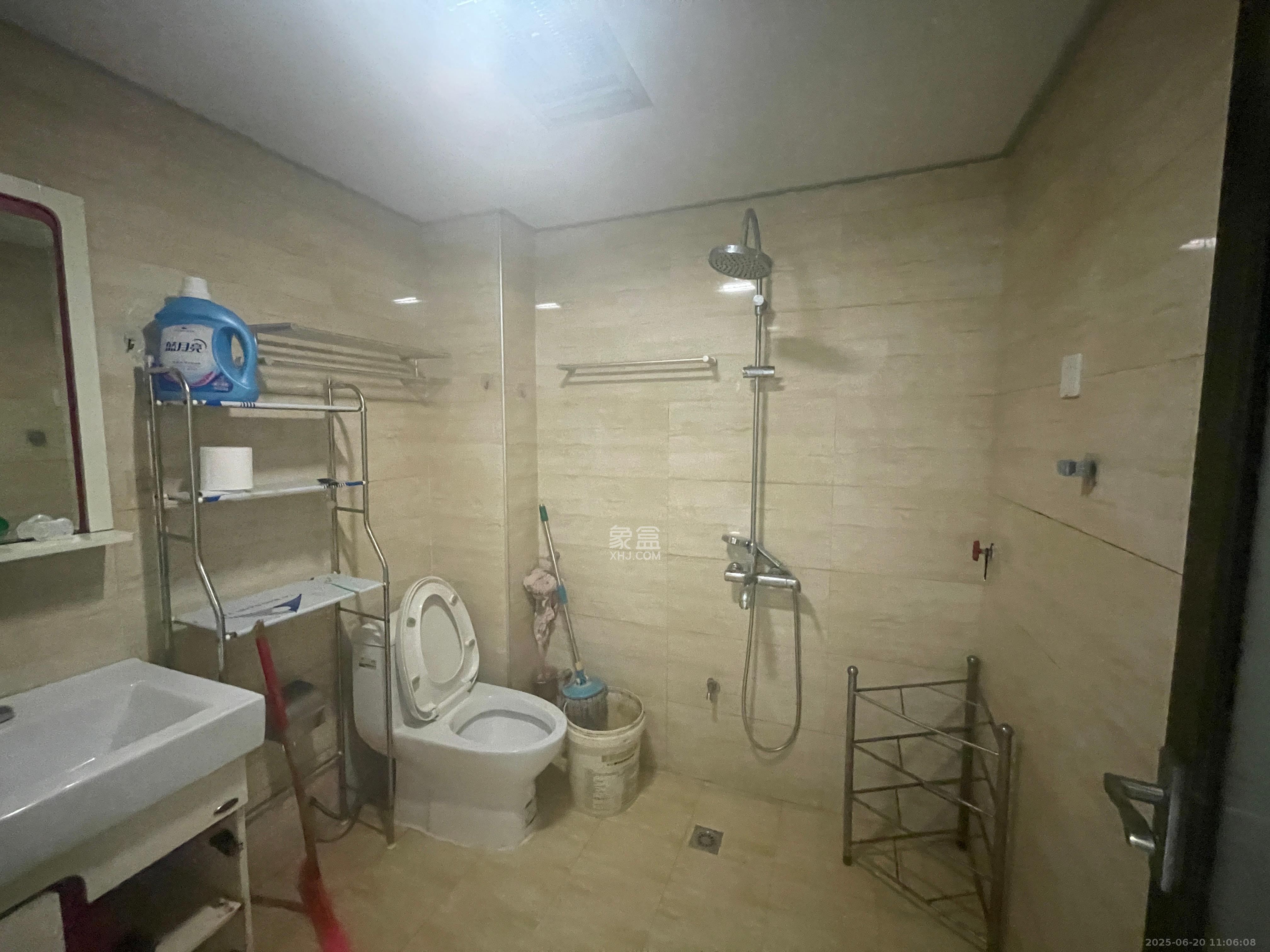 双湾国际(湘江御景花园) 3室2厅2卫 2800.0元/月 双湾国际(湘江御景花园) 3室2厅2卫 2800.0元/月室内图