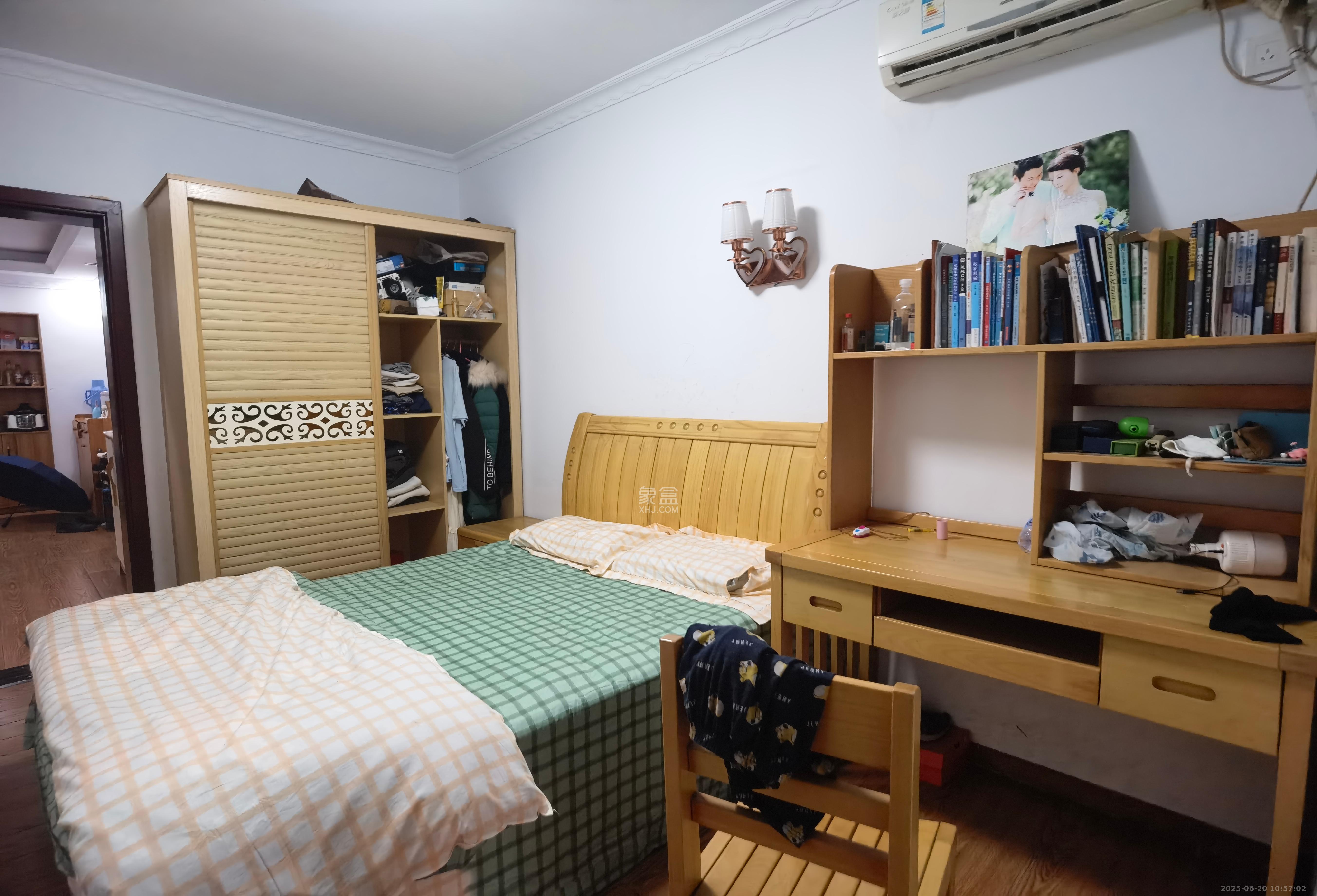 红旗综合安置楼  3室2厅1卫    2000.0元/月 红旗综合安置楼  3室2厅1卫    2000.0元/月室内图