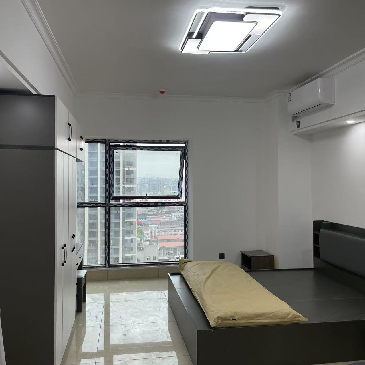 棠湖城市场广场 1室1厅1卫 1380.0元/月 棠湖城市场广场 1室1厅1卫 1380.0元/月室内图