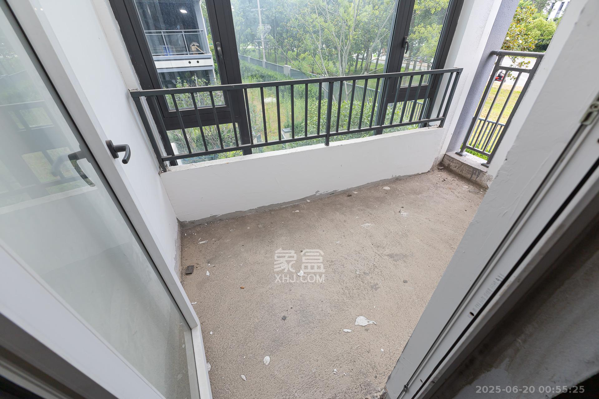 新城观山印 5室2厅2卫 350.0万 新城观山印 5室2厅2卫 350.0万阳台