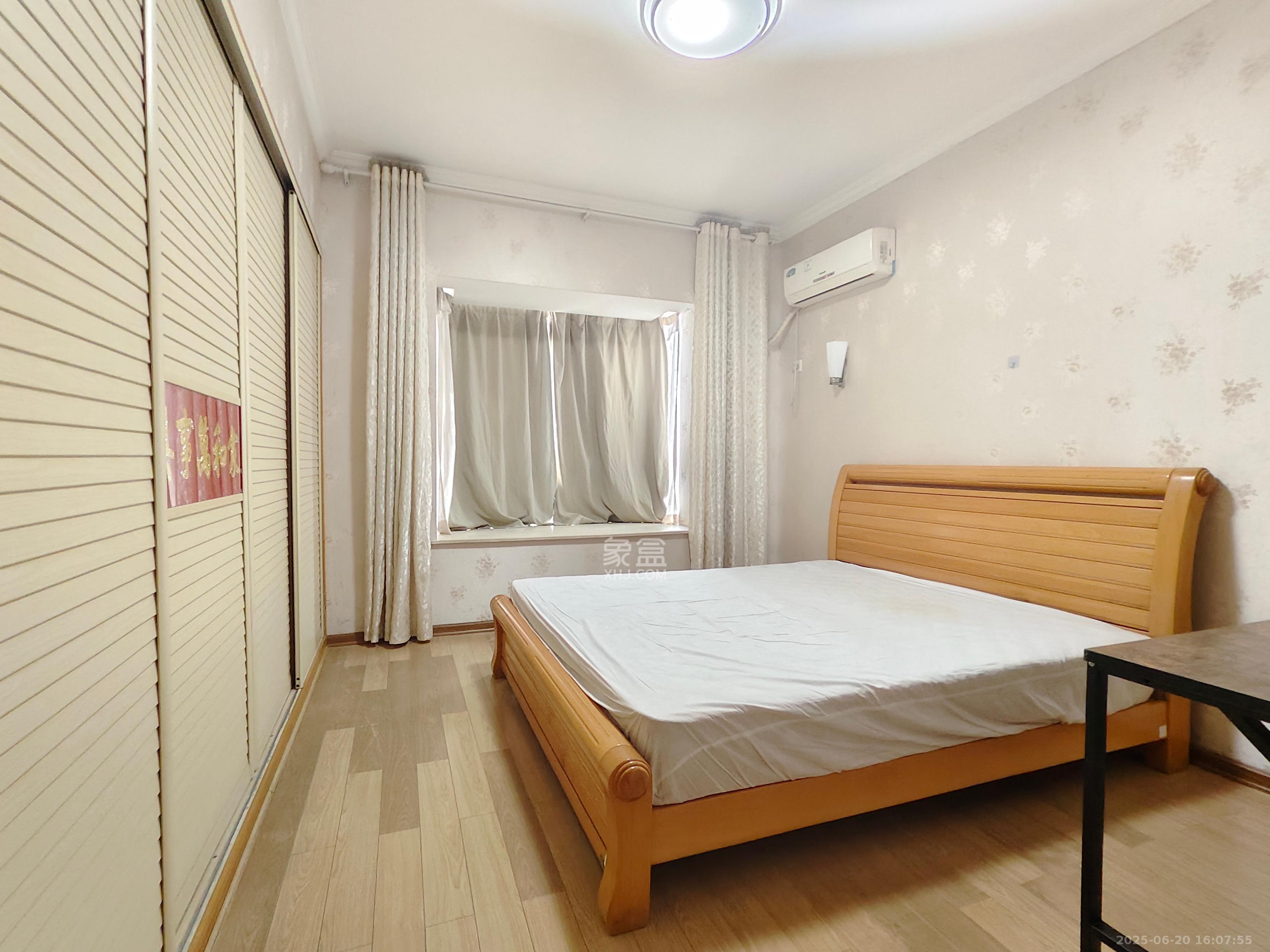 麓山枫情  2室2厅2卫   2400.00元/月室内图