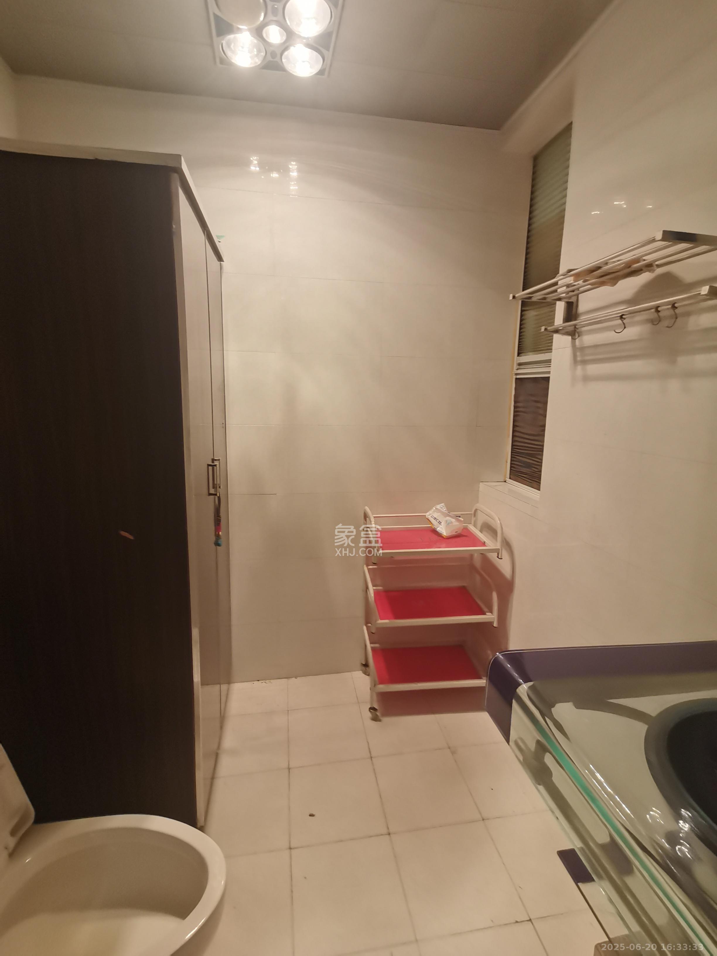 一品东庭  3室2厅1卫    2500.0元/月 一品东庭  3室2厅1卫    2500.0元/月室内图