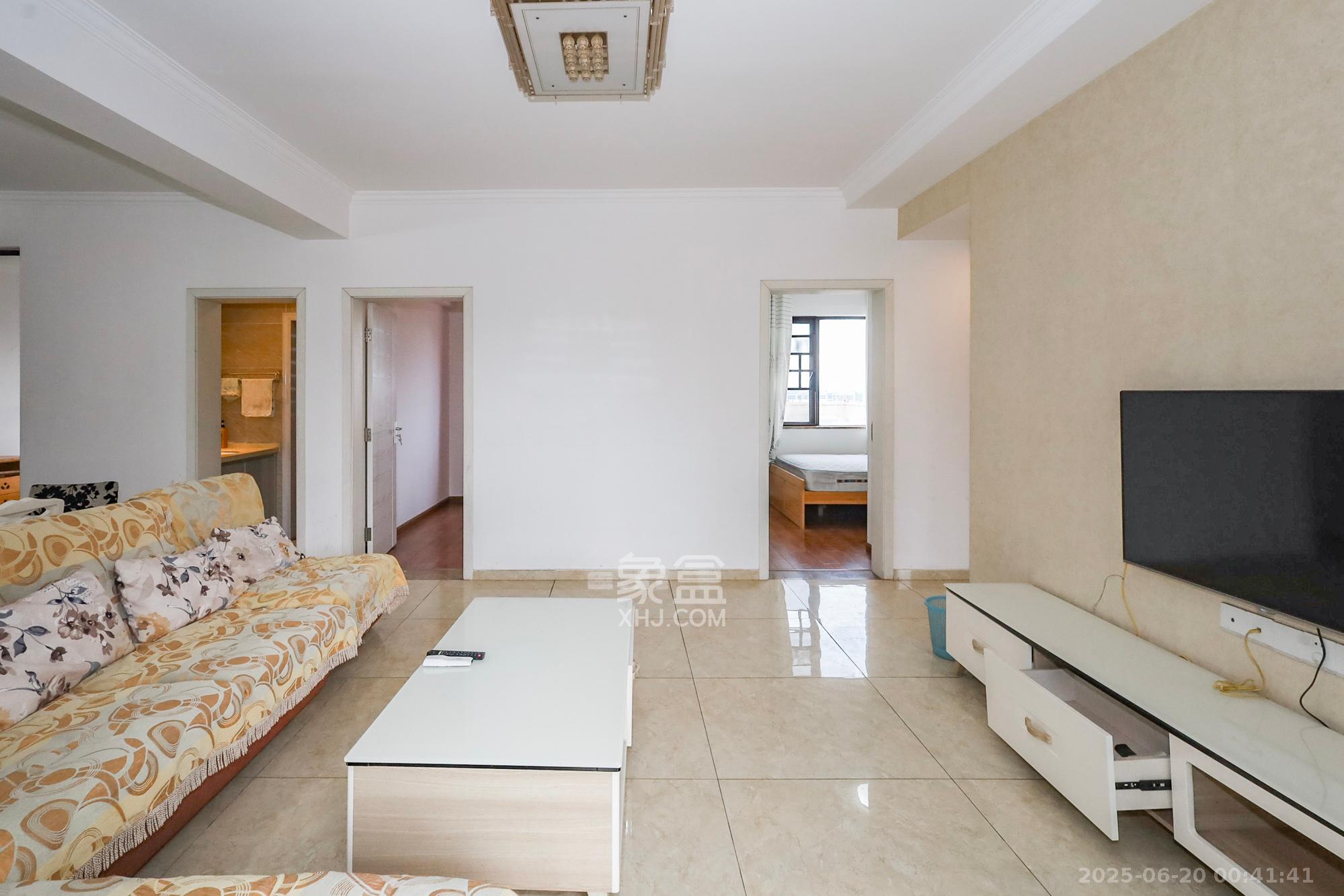 钰龙天下二期（钰龙佳园）  4室2厅2卫    300.0万客厅