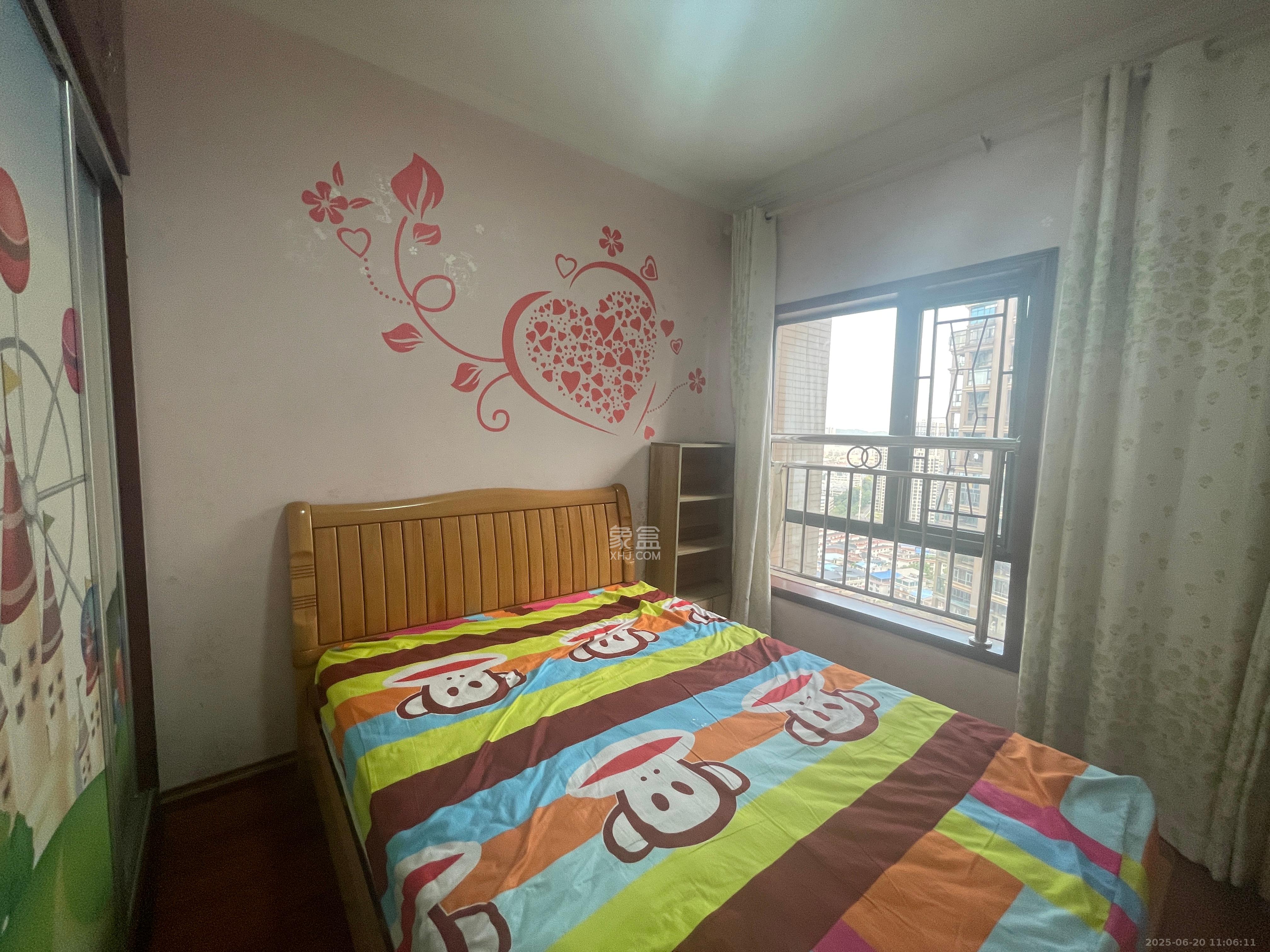 双湾国际(湘江御景花园) 3室2厅2卫 2800.0元/月 双湾国际(湘江御景花园) 3室2厅2卫 2800.0元/月室内图