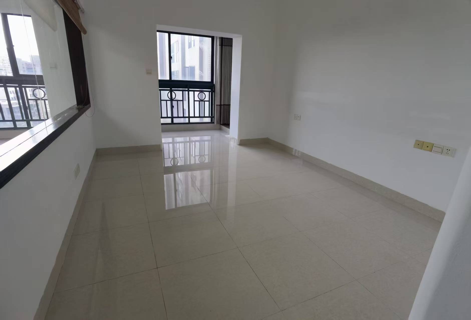 名门广场北区(二期) 3室2厅2卫 173.0万 名门广场北区(二期) 3室2厅2卫 173.0万室内图