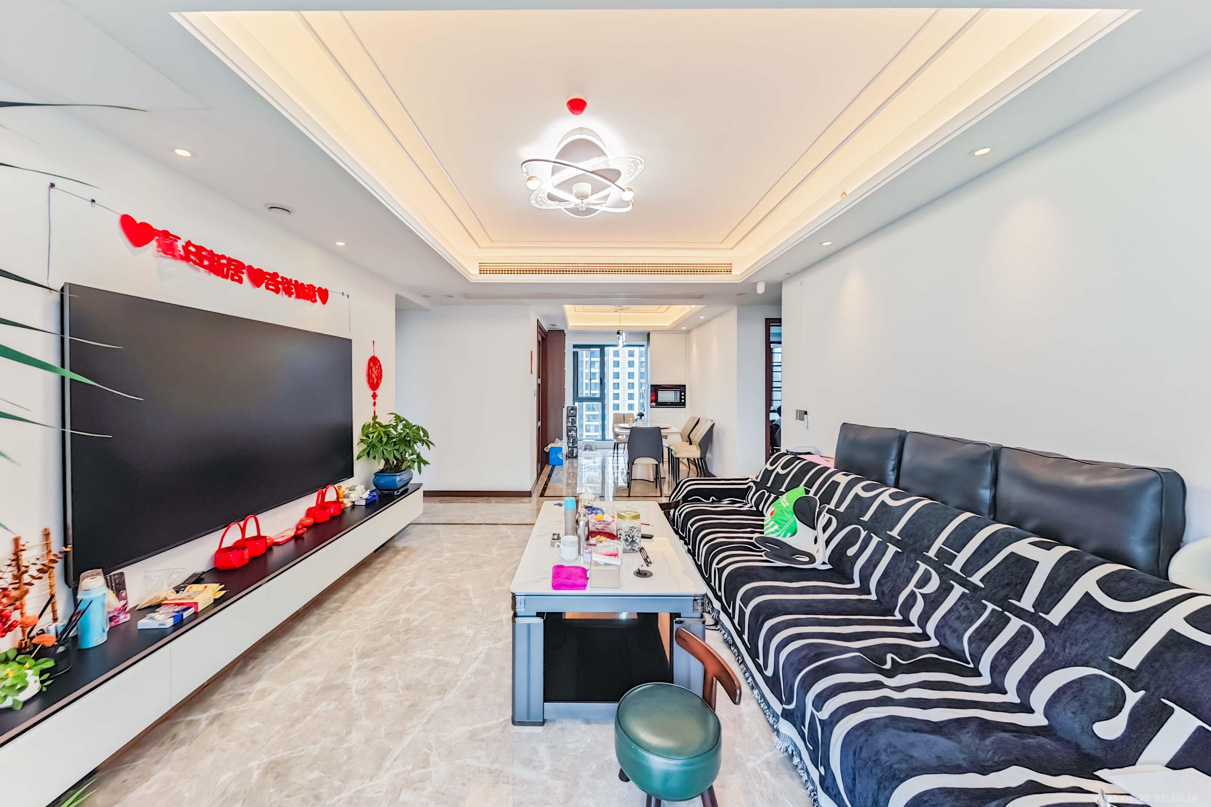 绿地长沙城际空间站(绿地新里佳苑)  4室2厅2卫    158.0万 绿地长沙城际空间站(绿地新里佳苑)  4室2厅2卫    158.0万客厅