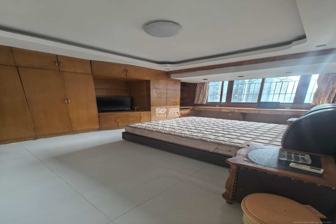 天心城市广场(黄金之城)  3室2厅2卫    2600.0元/月 天心城市广场(黄金之城)  3室2厅2卫    2600.0元/月室内图