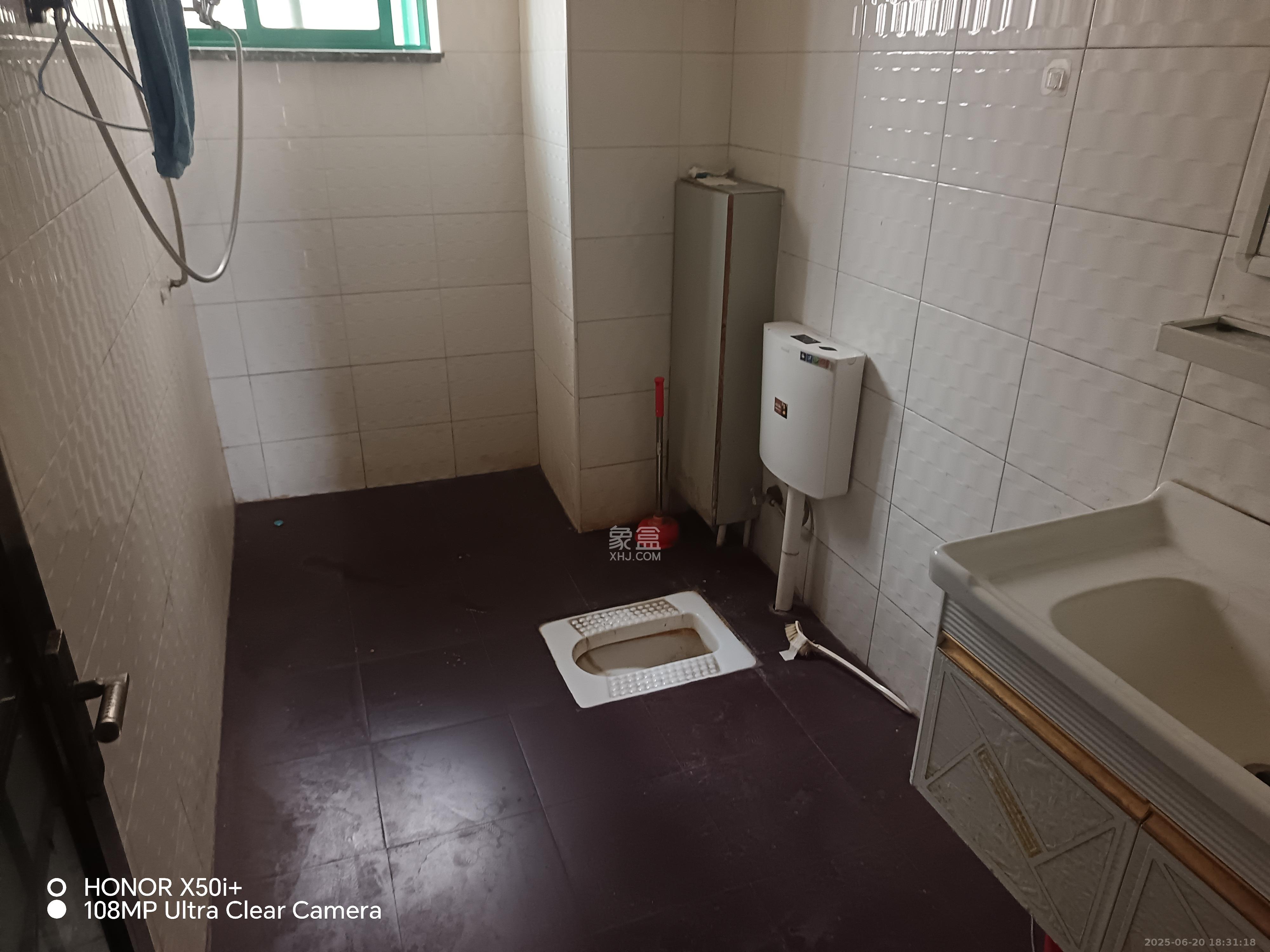 明城公寓  1室2厅1卫    2500.0元/月 明城公寓  1室2厅1卫    2500.0元/月室内图