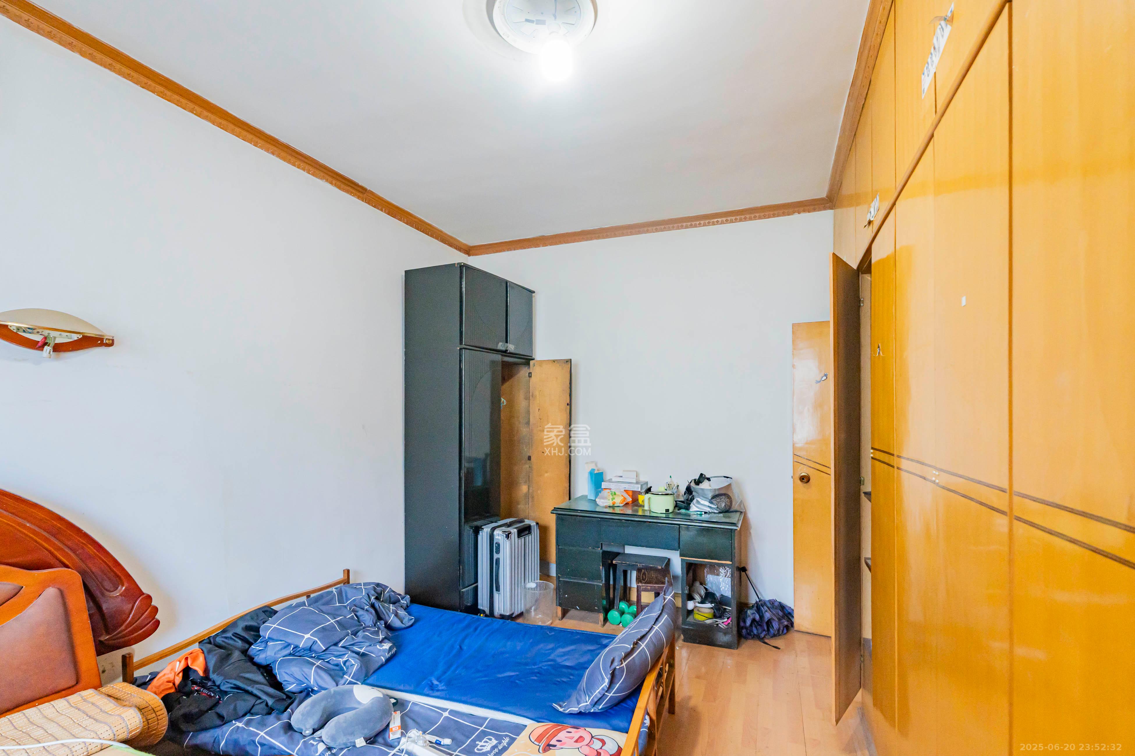 东风一村社区房(王家垅)  2室2厅1卫    30.0万 东风一村社区房(王家垅)  2室2厅1卫    30.0万卧室