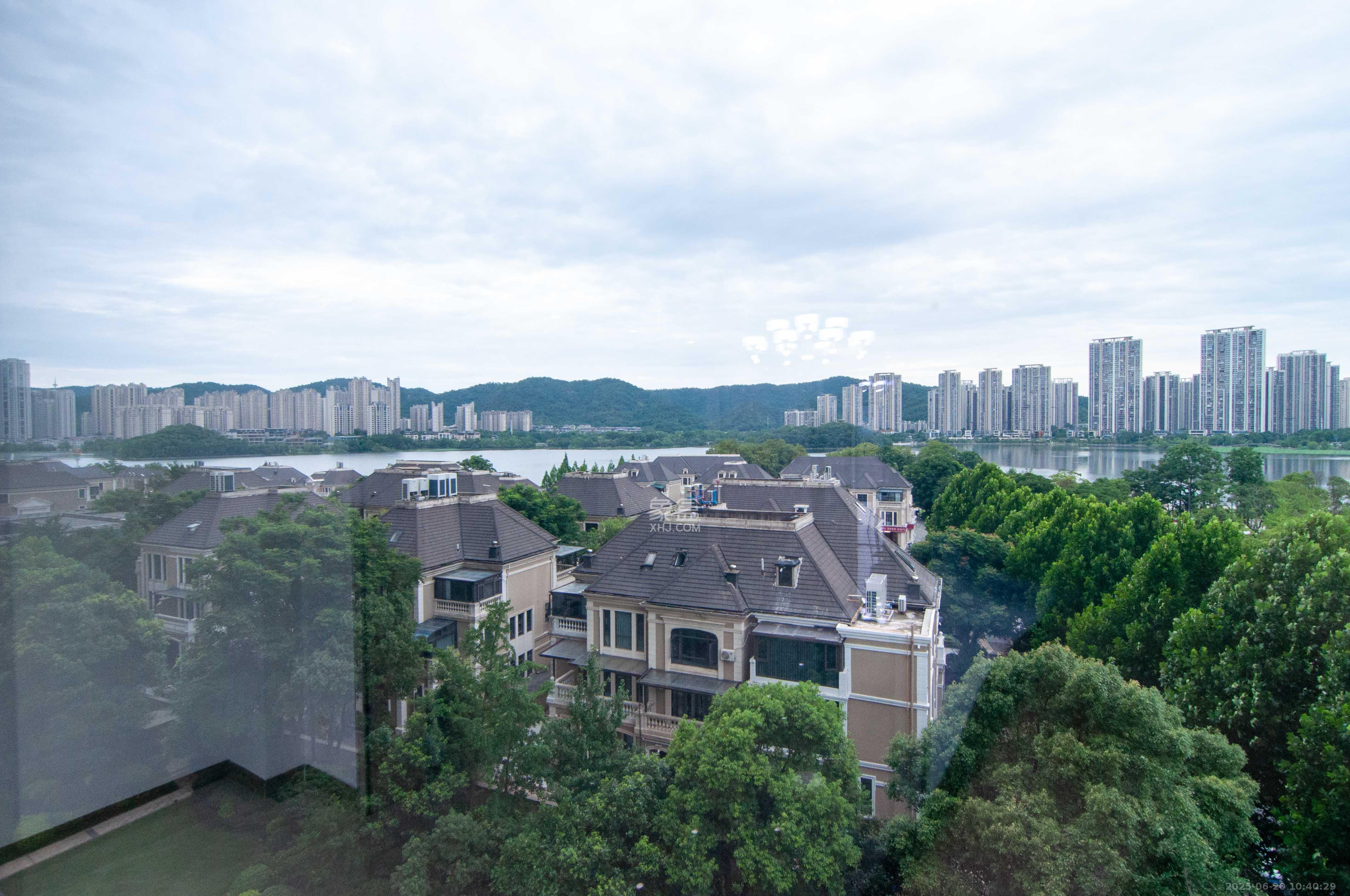 达美溪湖湾  4室2厅2卫   295.00万其他