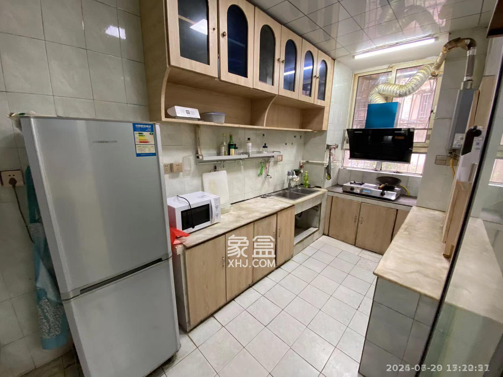 十一中学单位宿舍 3室1厅1卫 2000.0元/月 十一中学单位宿舍 3室1厅1卫 2000.0元/月室内图