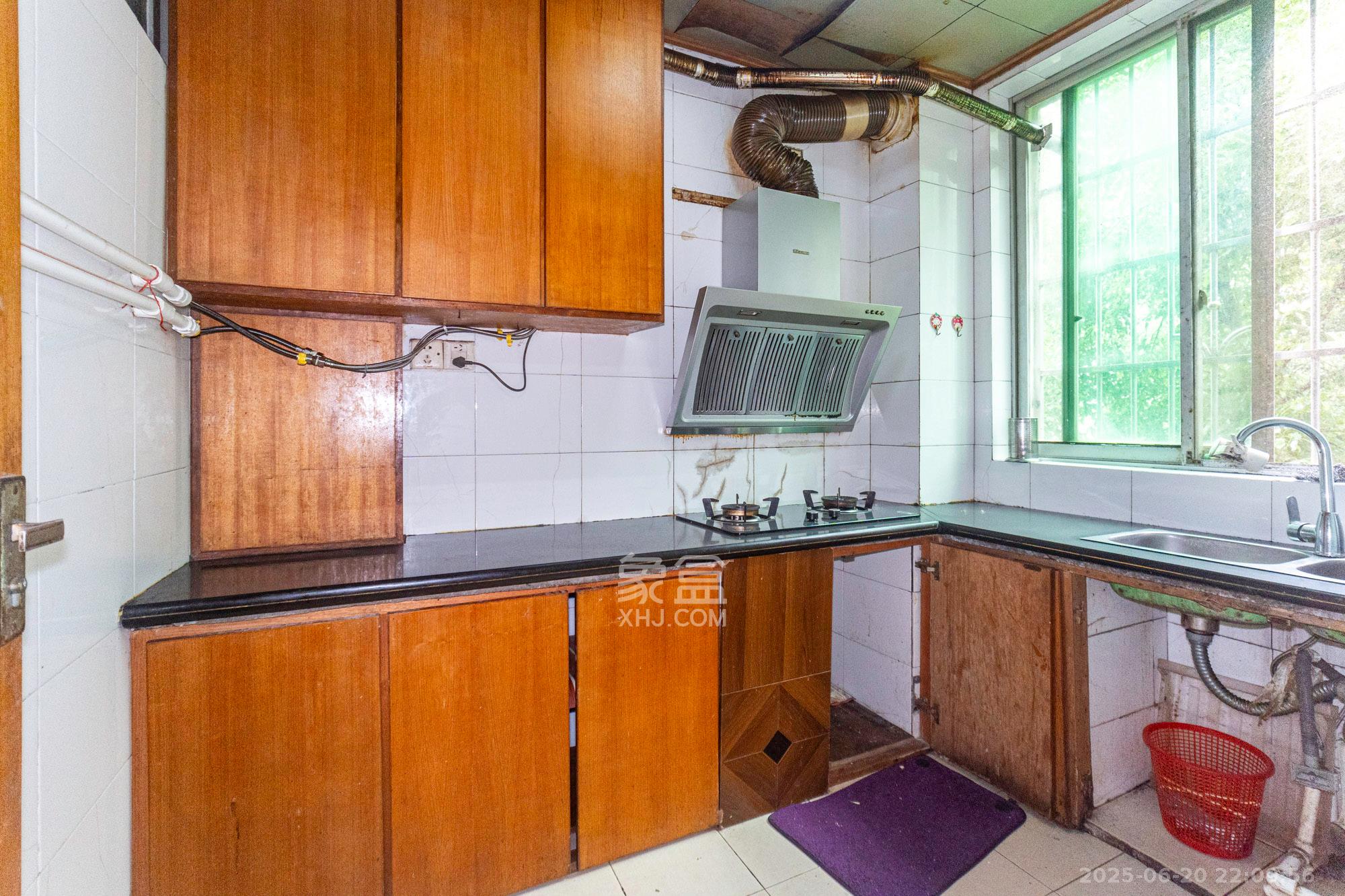 中南汽车世界  1室0厅0卫    26.8万厨房