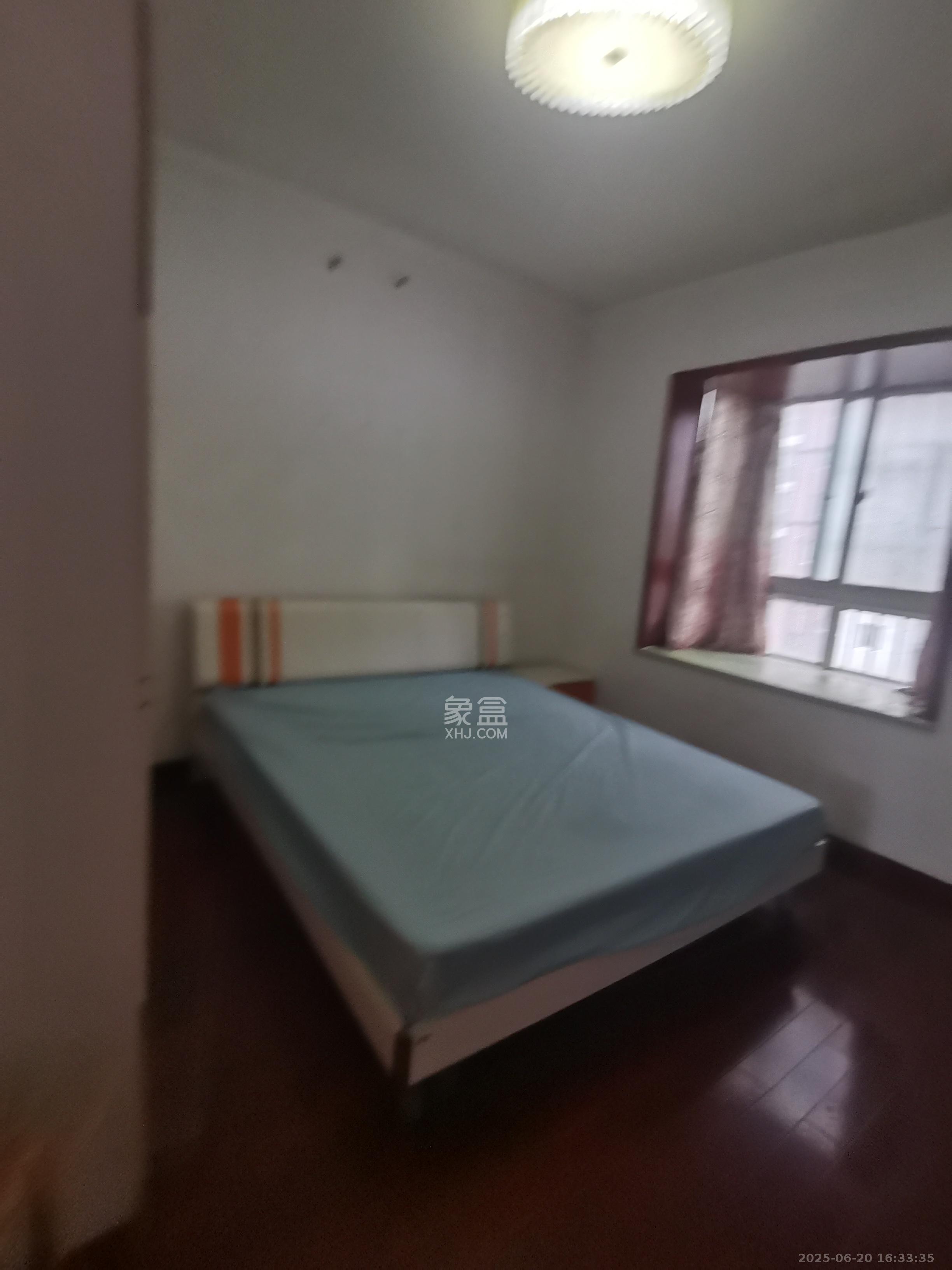 一品东庭  3室2厅1卫    2500.0元/月 一品东庭  3室2厅1卫    2500.0元/月室内图