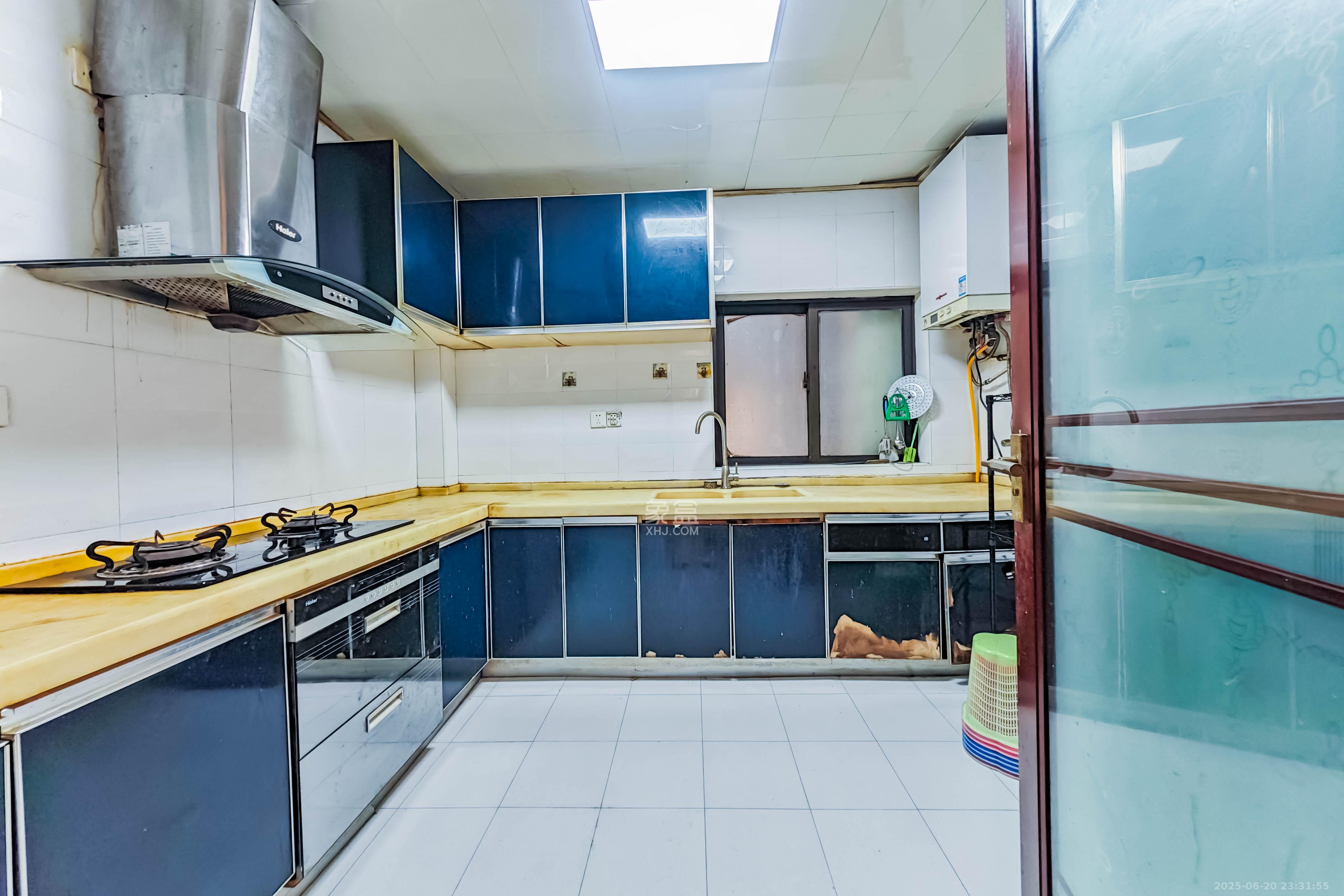 中城丽景香山园 5室3厅2卫 210.0万 中城丽景香山园 5室3厅2卫 210.0万厨房