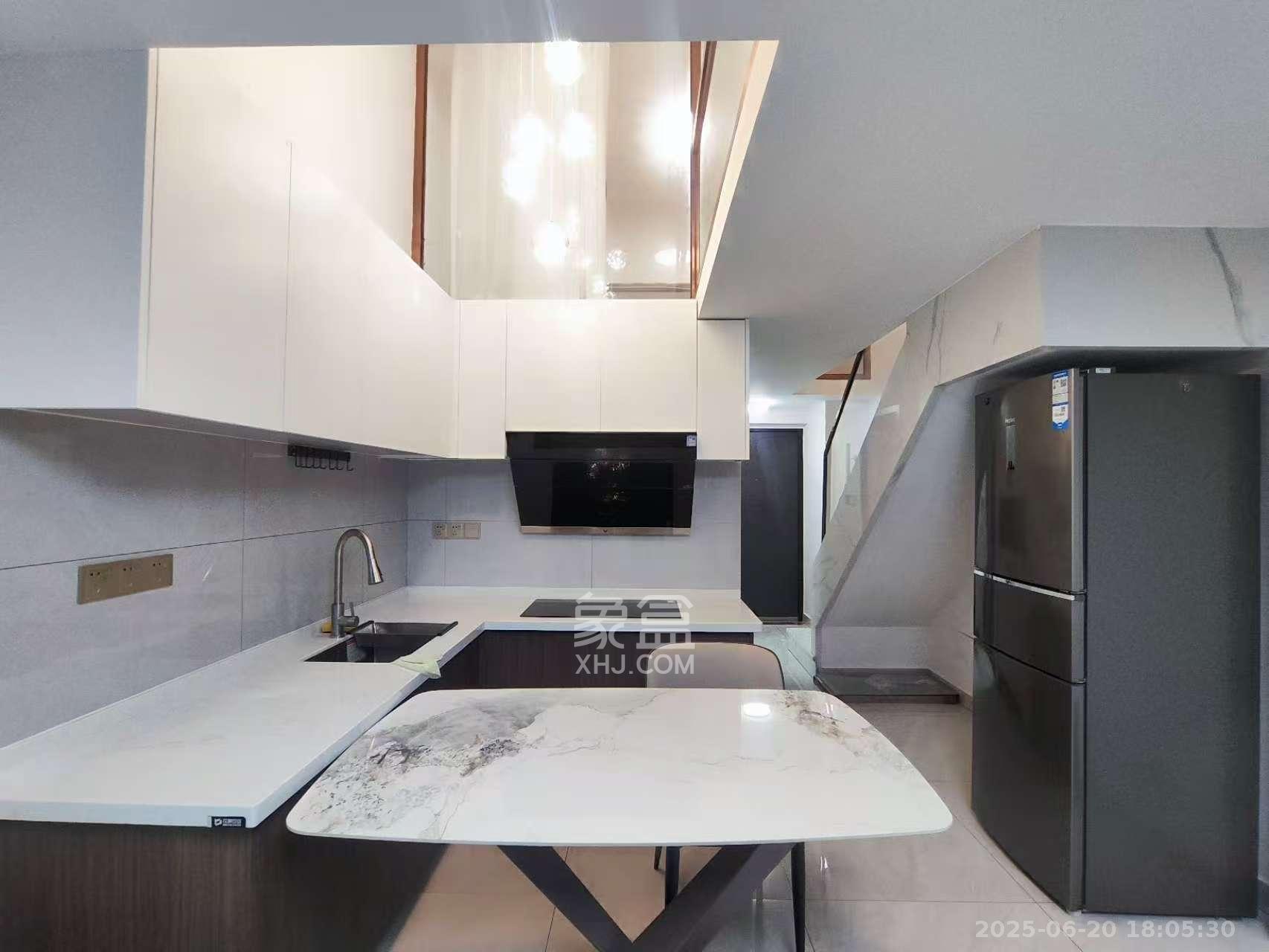 太阳城 2室2厅1卫 2000.0元/月 太阳城 2室2厅1卫 2000.0元/月室内图