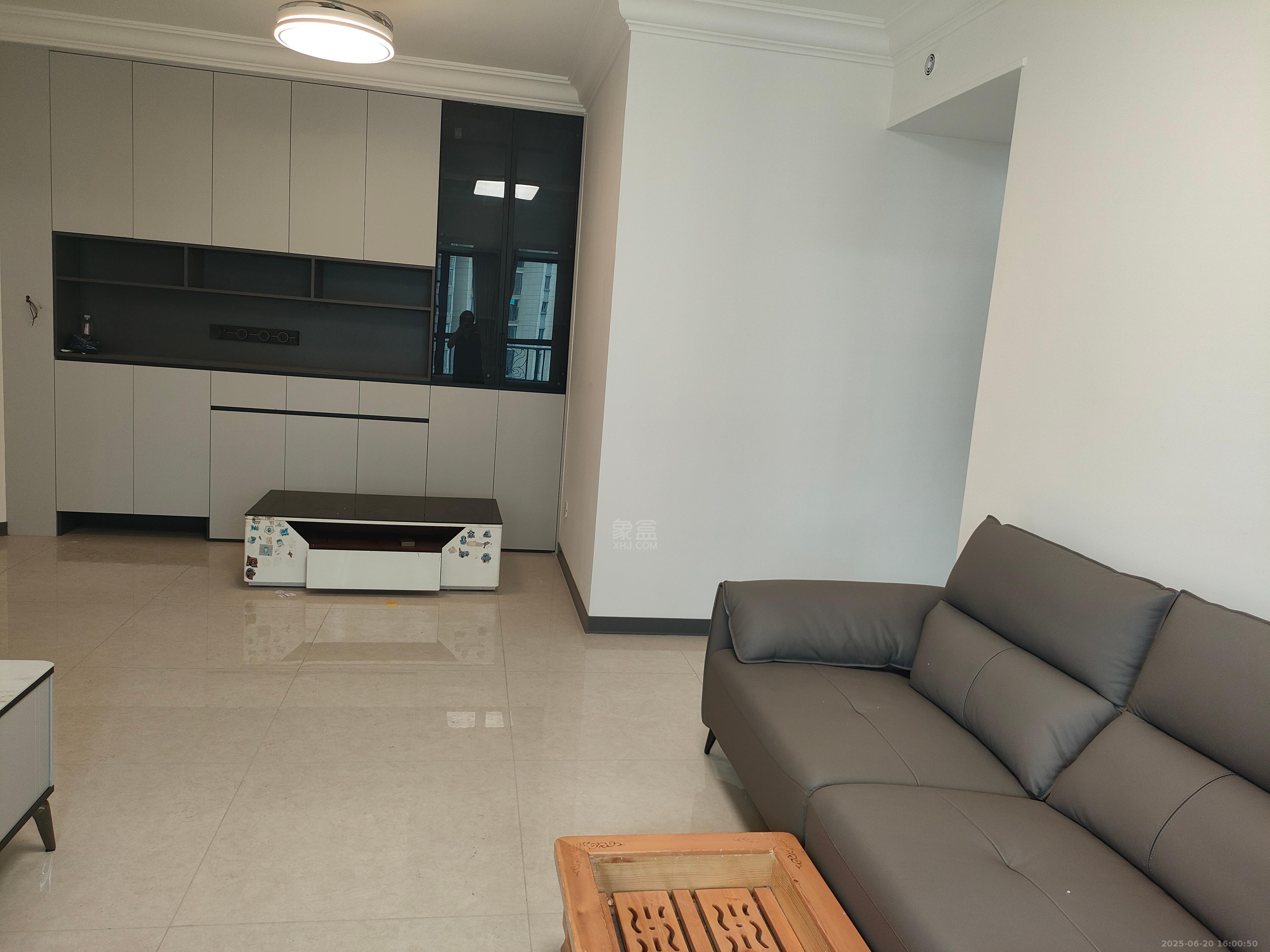 恒大华府 2室2厅1卫 2000.0元/月 恒大华府 2室2厅1卫 2000.0元/月室内图