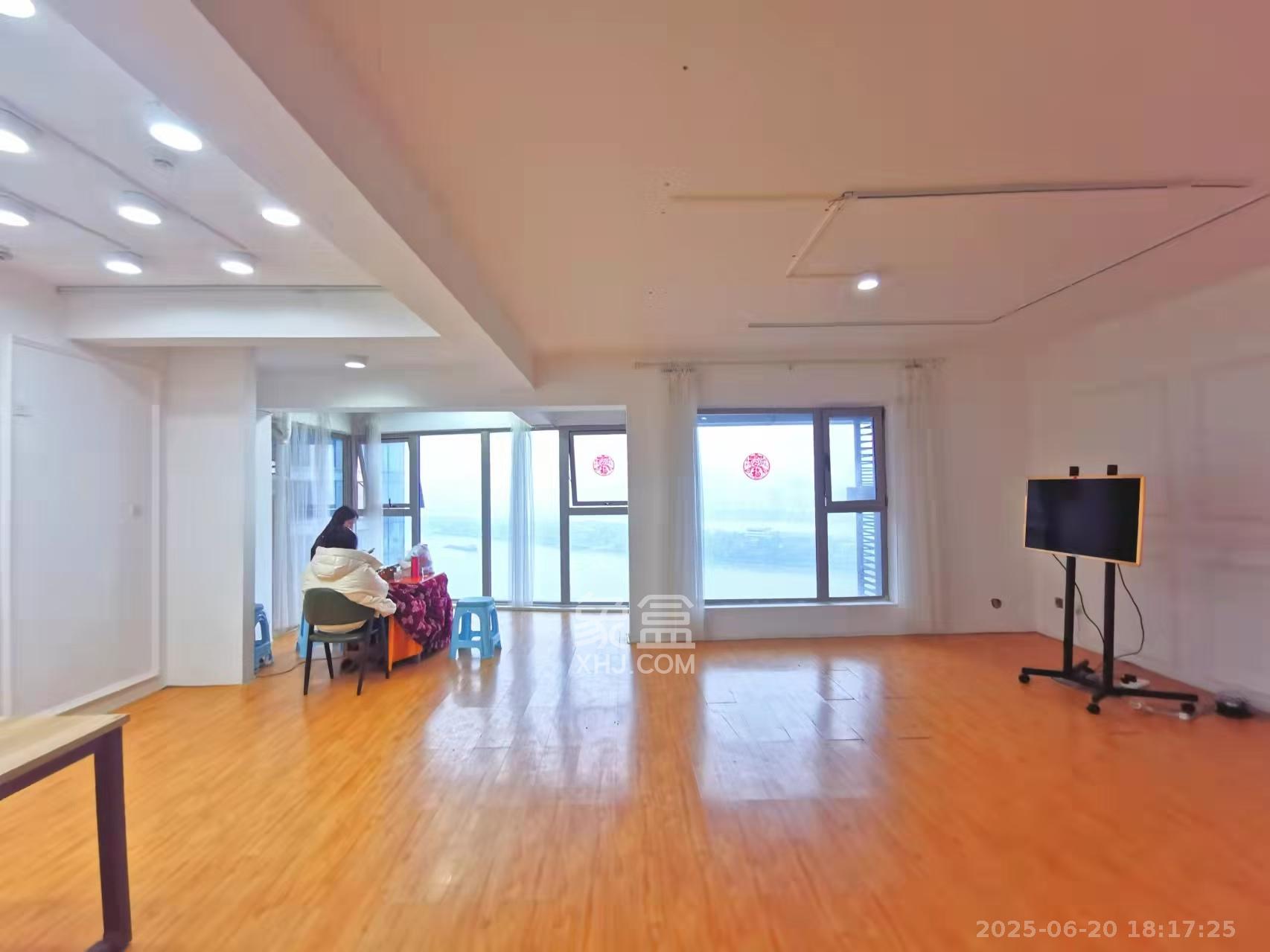 潮宗御苑 4室2厅2卫 7500.0元/月 潮宗御苑 4室2厅2卫 7500.0元/月室内图