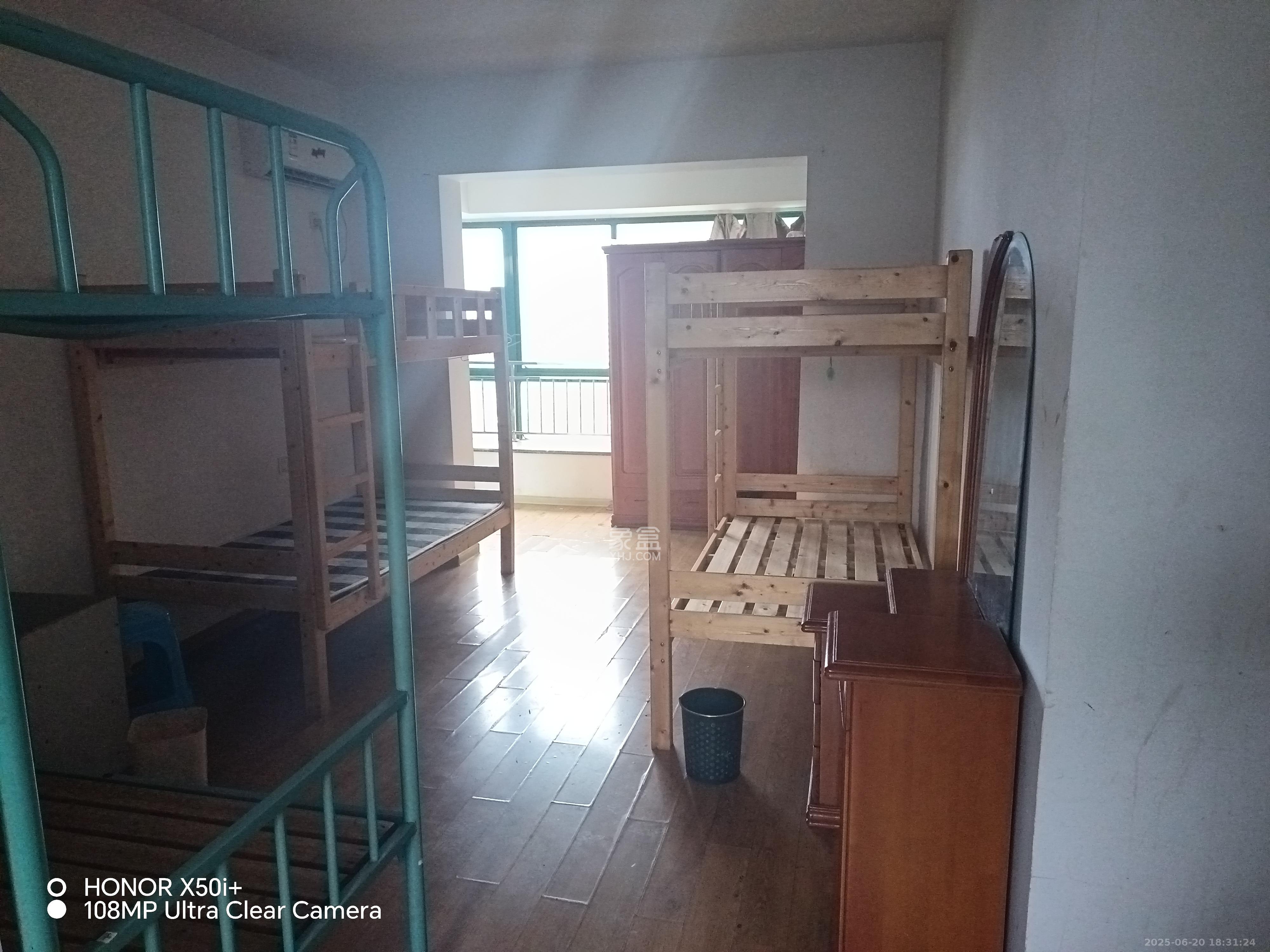 明城公寓  1室2厅1卫    2500.0元/月 明城公寓  1室2厅1卫    2500.0元/月室内图