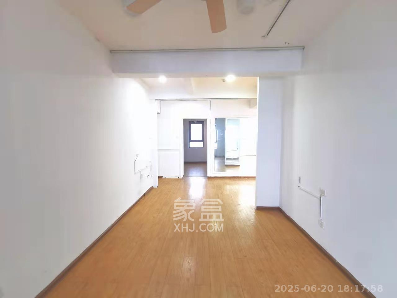 潮宗御苑 4室2厅2卫 7500.0元/月 潮宗御苑 4室2厅2卫 7500.0元/月室内图