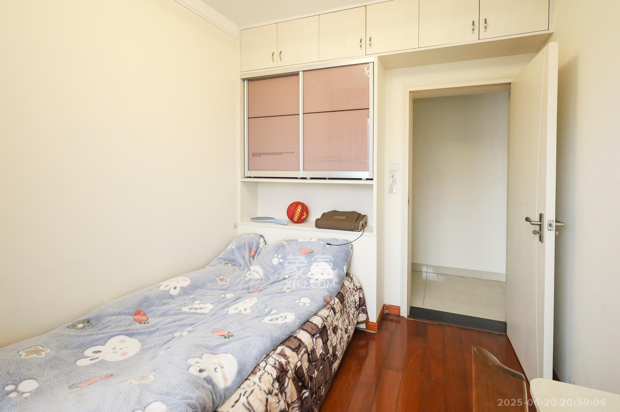 金霞湘绣园  3室2厅1卫    73.0万 金霞湘绣园  3室2厅1卫    73.0万卧室