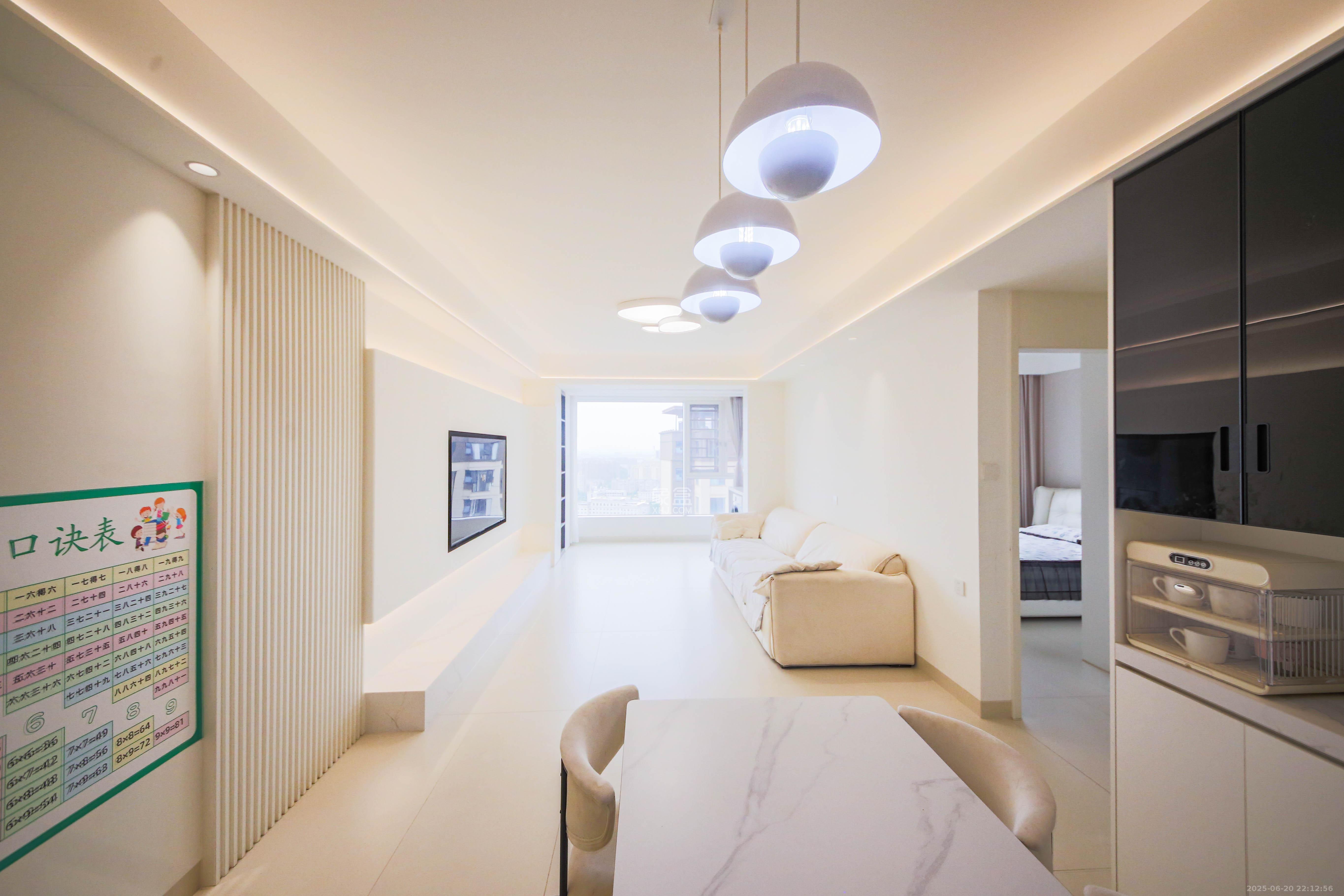 天城国际广场 3室2厅1卫 150.0万 天城国际广场 3室2厅1卫 150.0万客厅