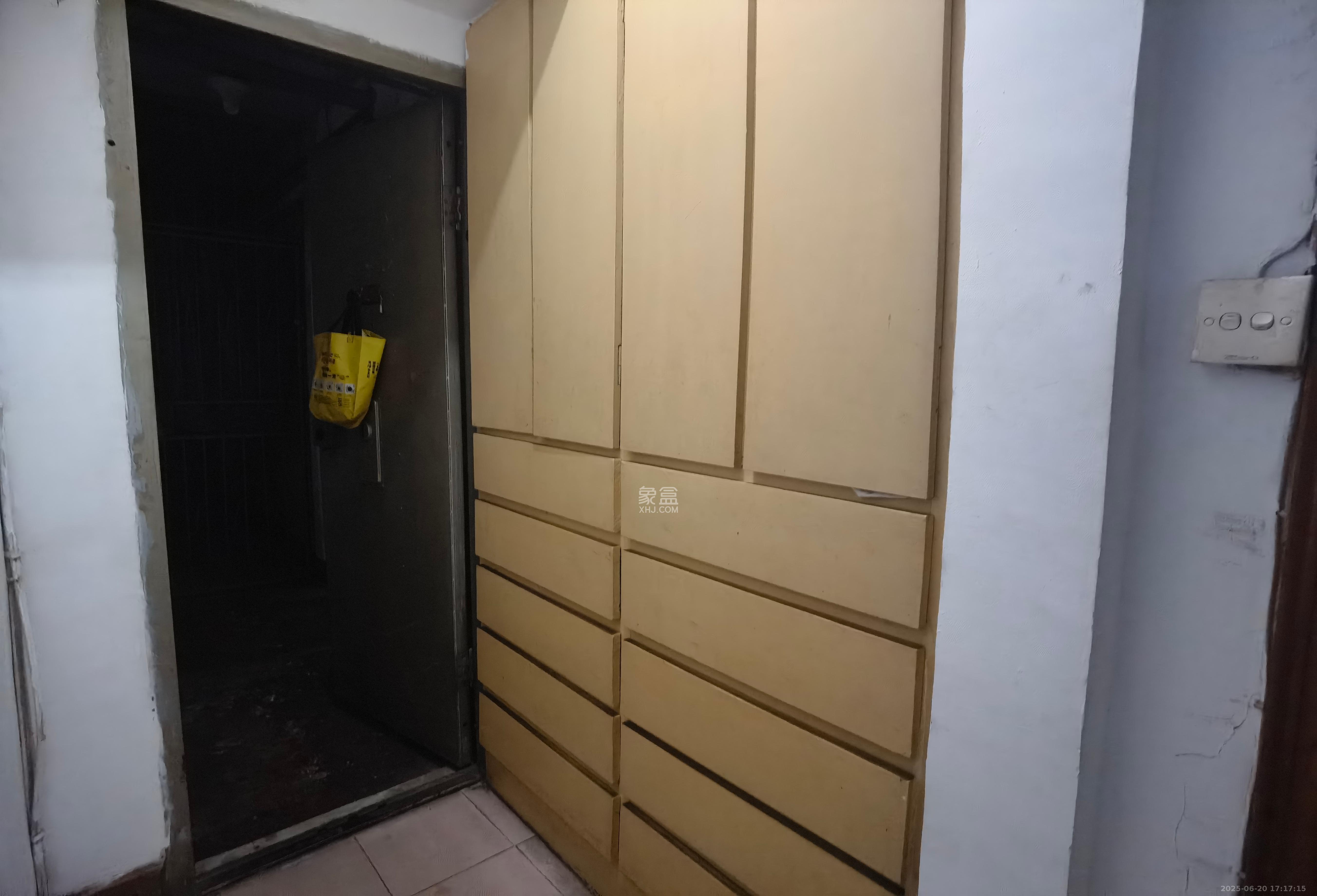 省政府机关梓园住宅区 3室1厅1卫 2400.0元/月 省政府机关梓园住宅区 3室1厅1卫 2400.0元/月室内图