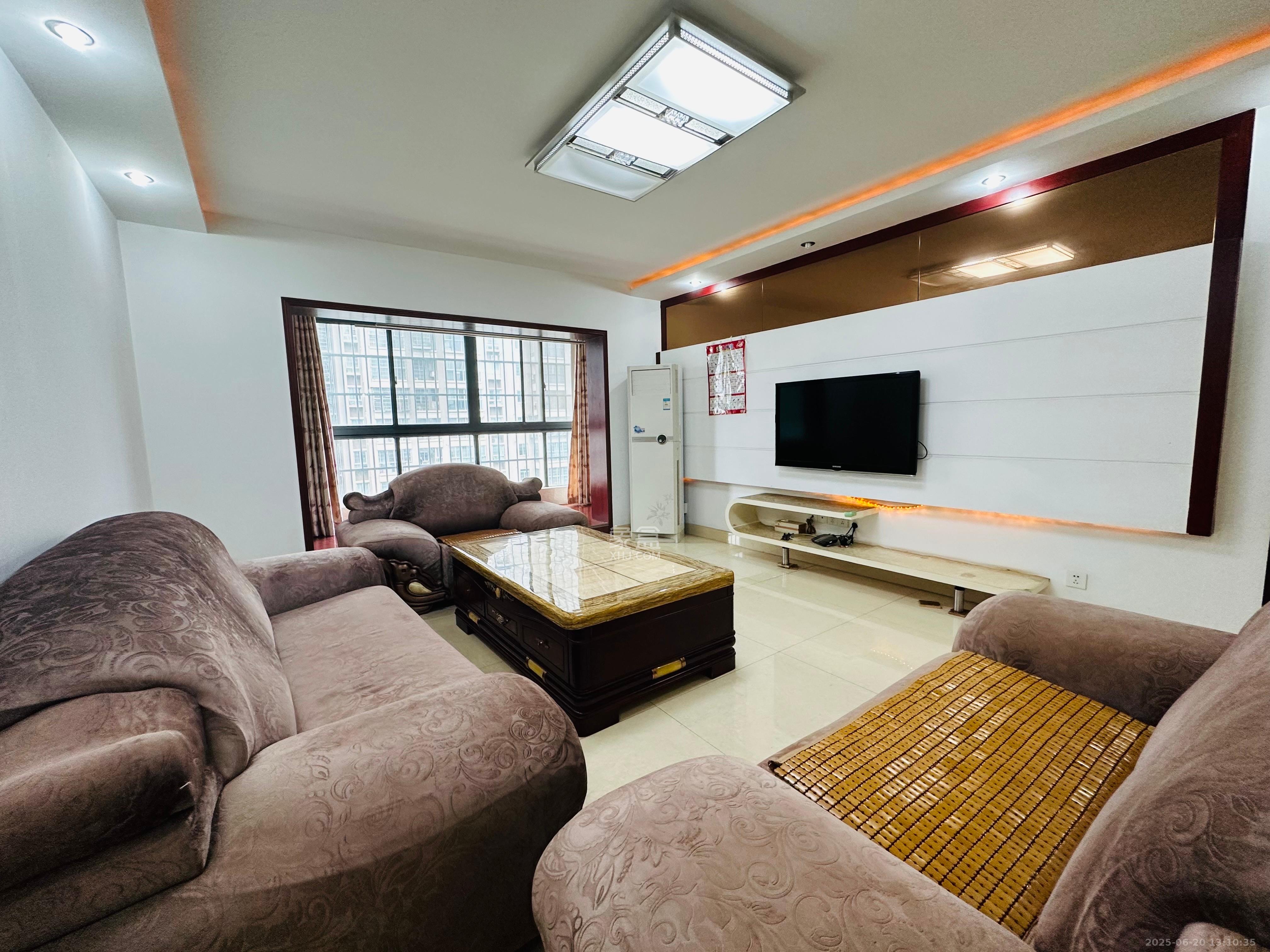 西子花苑 3室2厅1卫 3200.0元/月 西子花苑 3室2厅1卫 3200.0元/月室内图