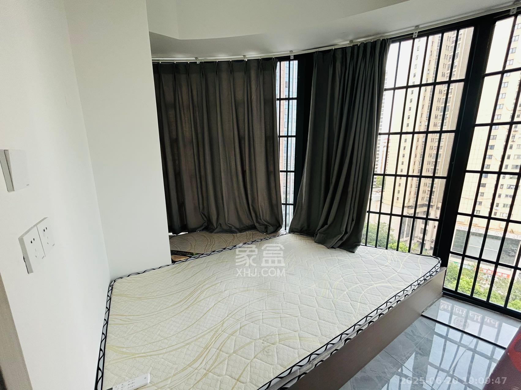 万润时光里  2室1厅1卫   2800.00元/月室内图