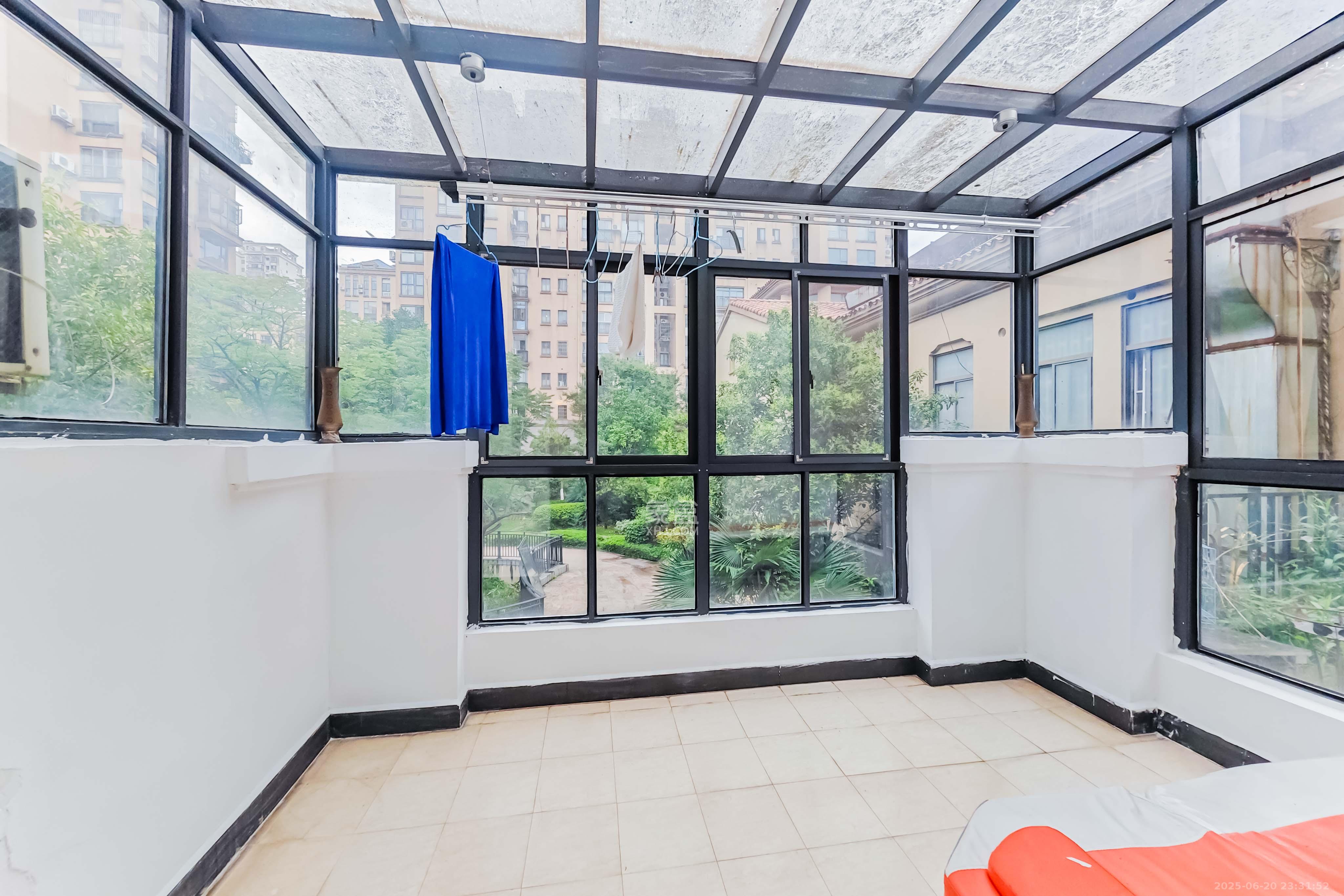 中城丽景香山园 5室3厅2卫 210.0万 中城丽景香山园 5室3厅2卫 210.0万其他