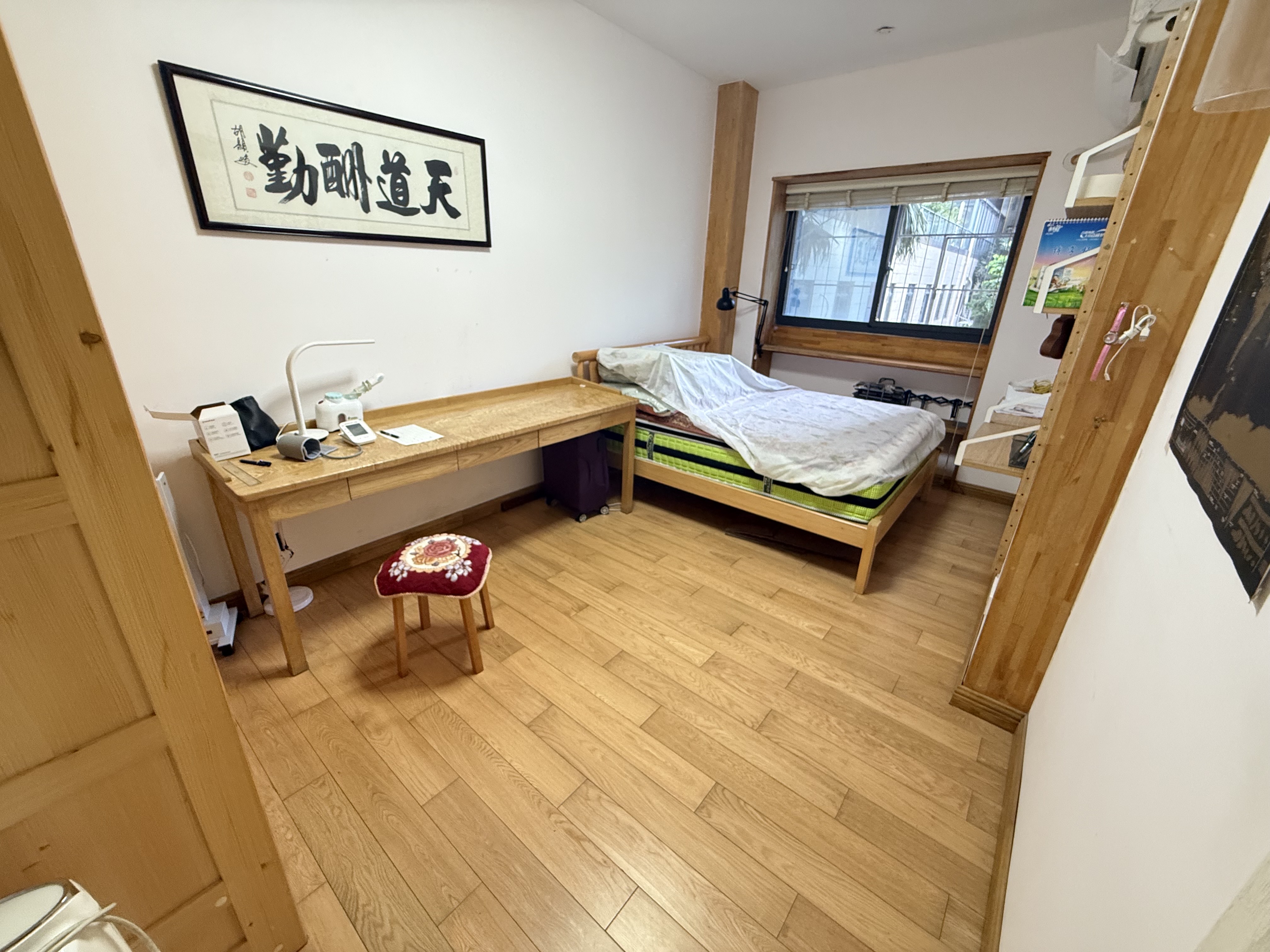 滨海幸福里  3室2厅2卫   300.00万客厅