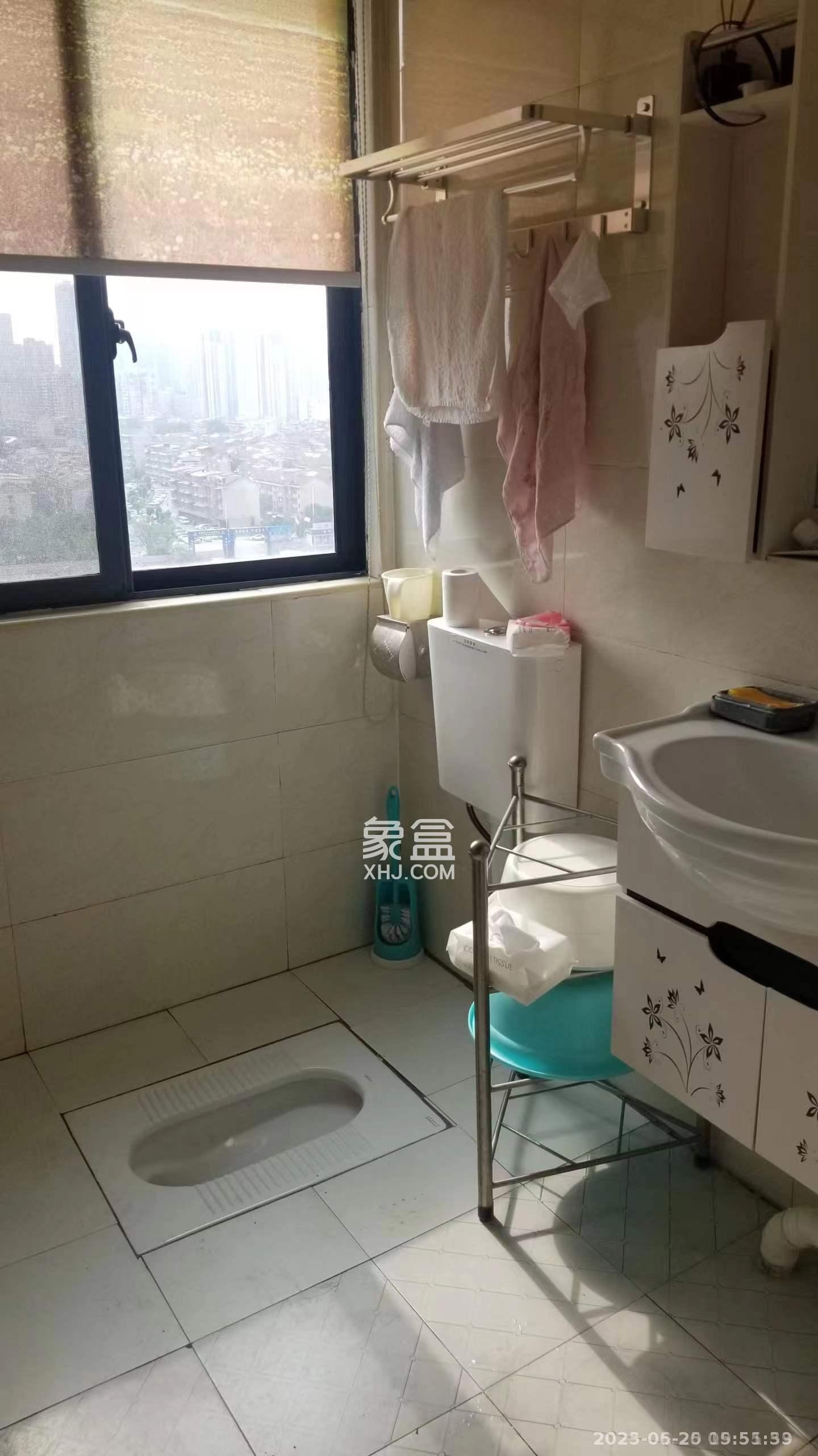 钰龙天下一期  2室2厅1卫   2200.00元/月室内图