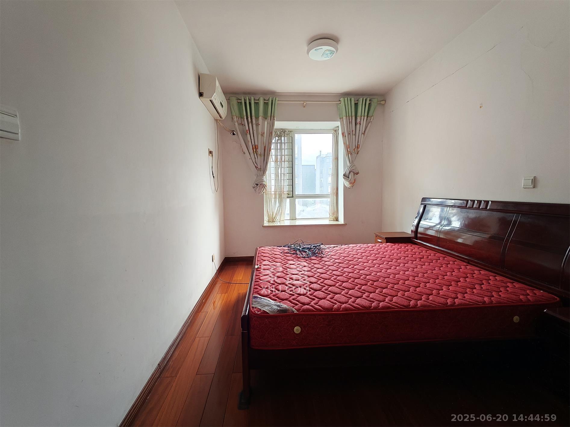 生活艺术城  3室2厅1卫    2400.0元/月 生活艺术城  3室2厅1卫    2400.0元/月