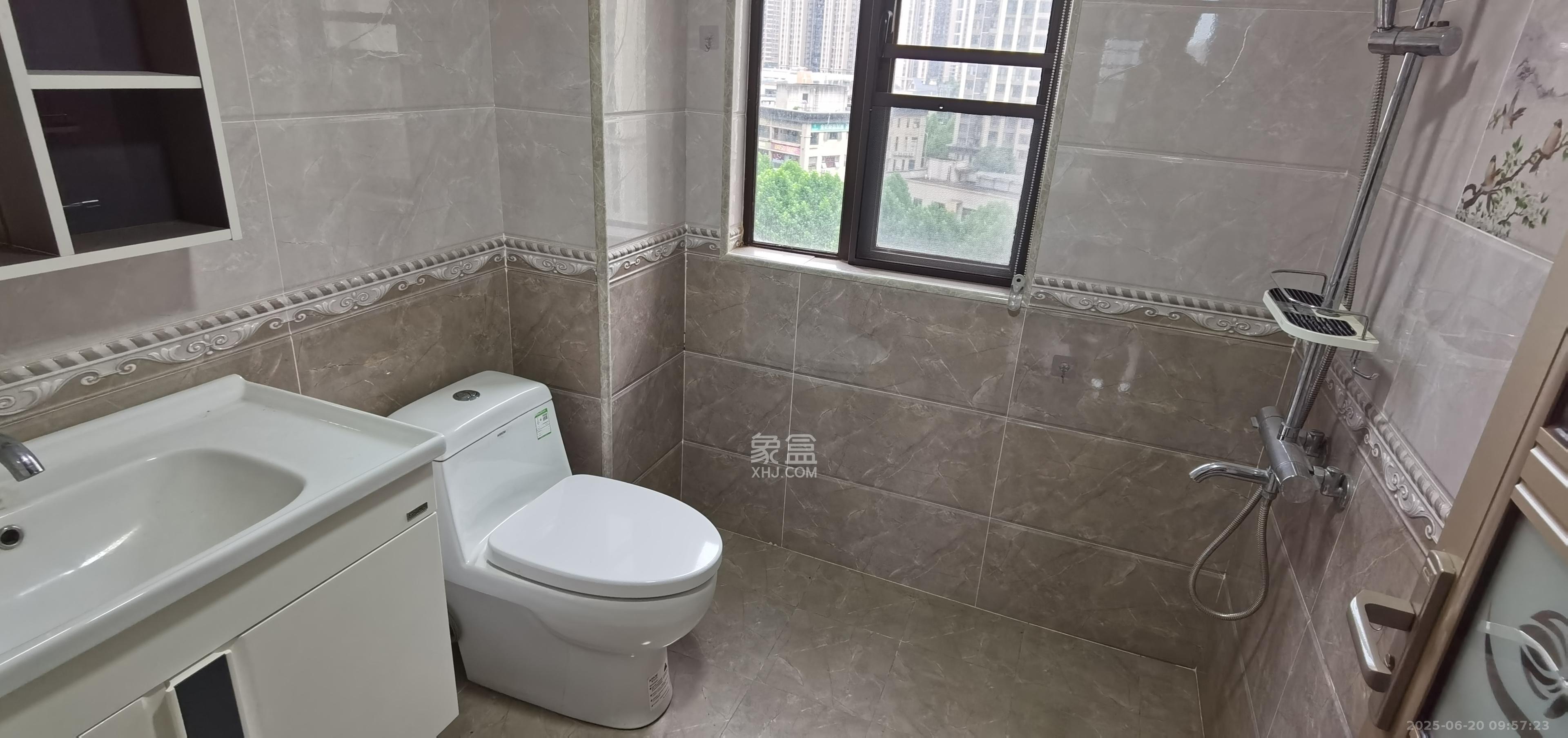 中国铁建梅溪青秀二期 4室2厅2卫 4100.0元/月 中国铁建梅溪青秀二期 4室2厅2卫 4100.0元/月室内图