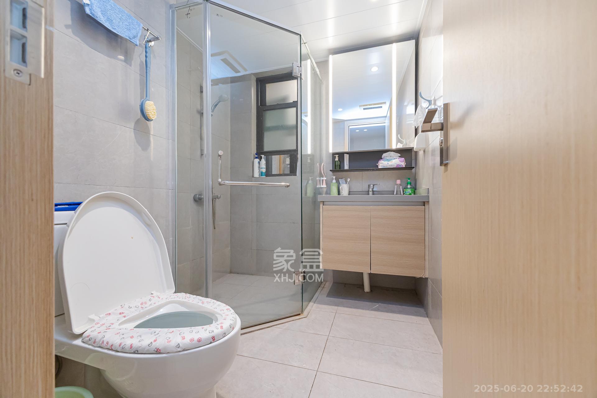 时代倾城.时代遇见  3室2厅2卫    96.0万卫生间